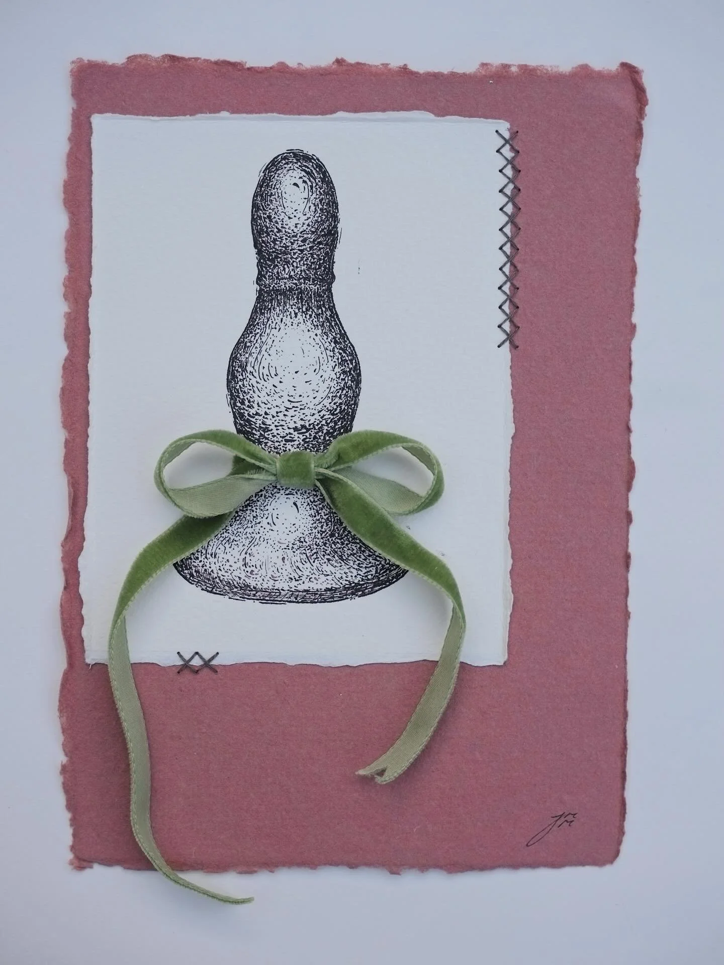 Is it a bowling pin? Is it a salt and pepper shaker? No&hellip;It&rsquo;s a new work on paper! 

Paper, ink, ribbon, string and a google search I don&rsquo;t regret. DM or email me if you are interested in purchasing or showing this piece 💌 A5 (ish)