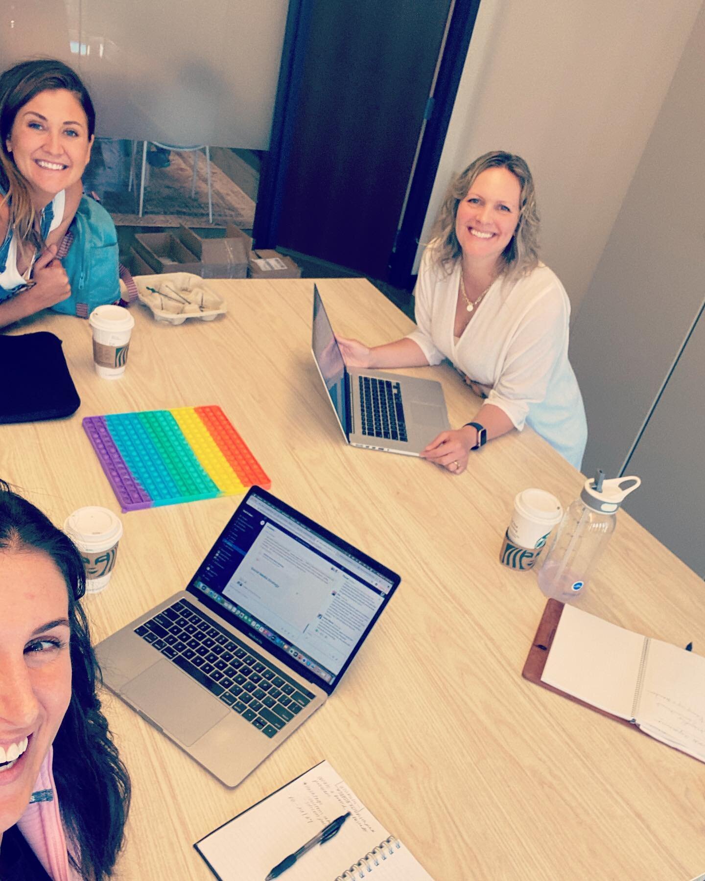 It&rsquo;s not work when we get to collaborate with @sennandsons! If you have any branding or design needs, call Kim right now. We spent most of this meeting in awe of her ideas and talent. 🙌🏼

#postandproper #socialmediaagency #socialmadesimple #w