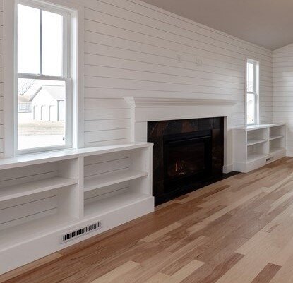 Shiplap_fireplace_builtin.jpg