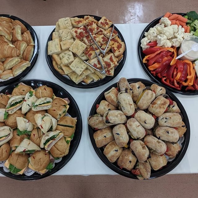 Meeting at lunch time? We got you covered!

#crostacatering #crostapizzaco