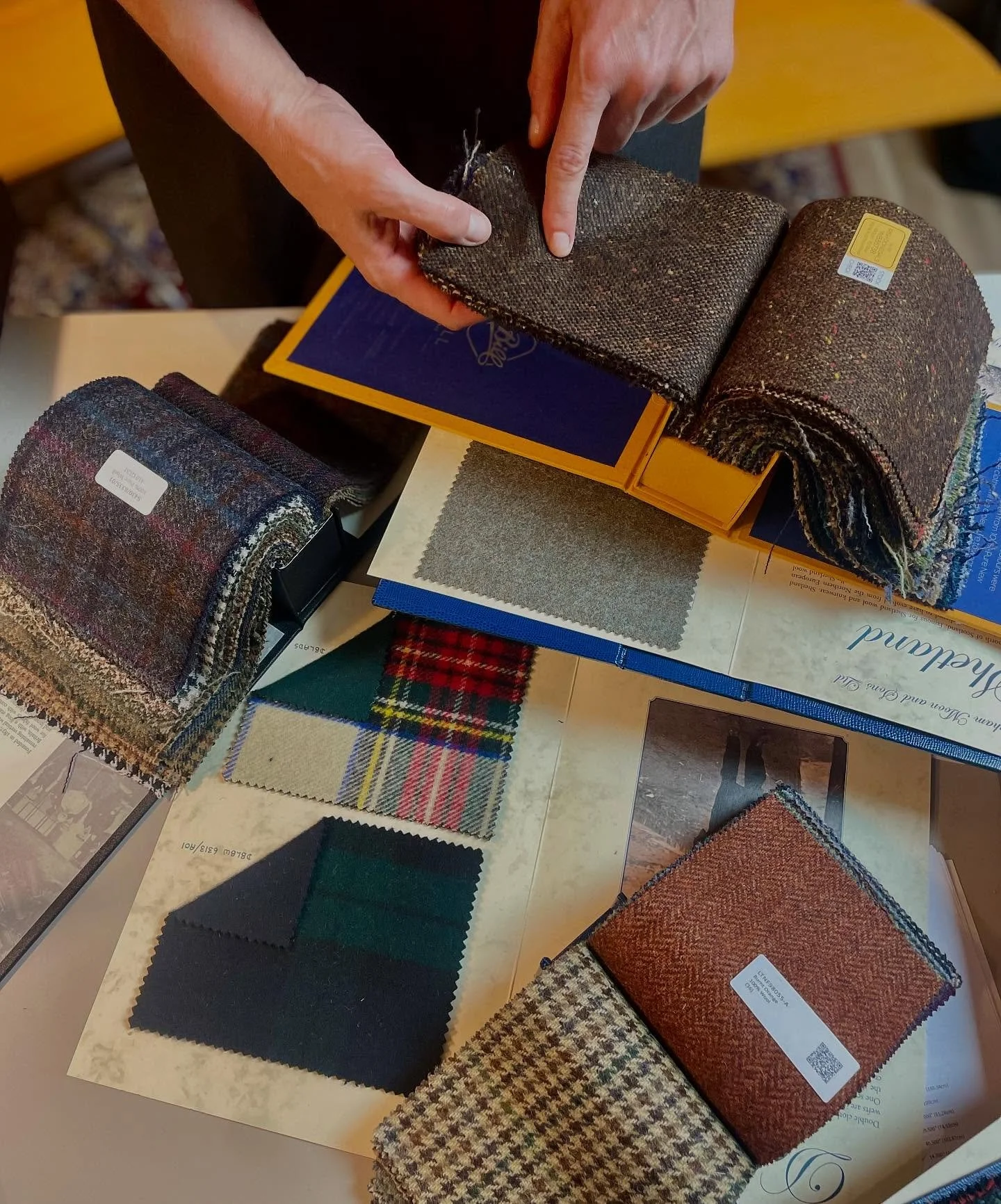 Work in progress: Selecting cloths with @plantyjane for her new Overshirt.

#brownintowntailor #womenswear #tailoring #overshirt
