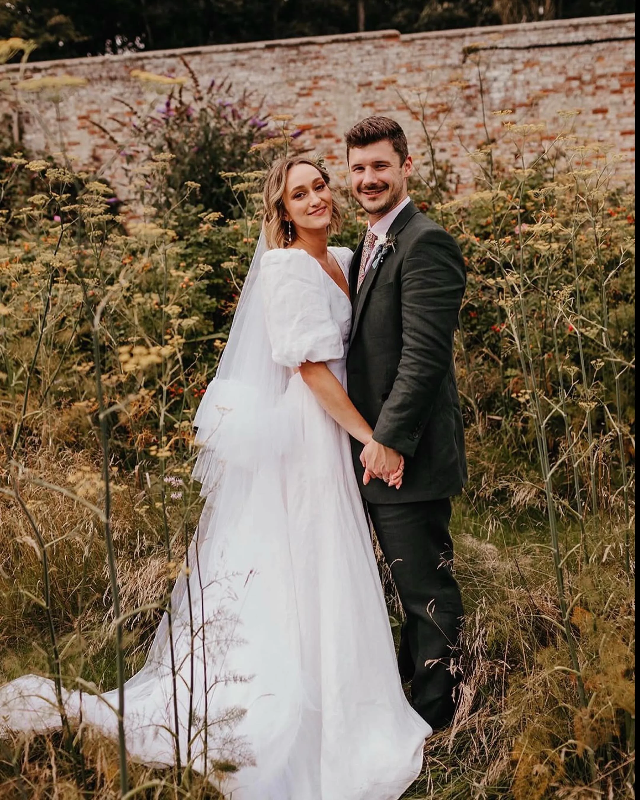 August Weddings 

Imogen + Digby

Digby wears 3pc suit in @huddersfieldfineworsteds Irish linen in eucalyptus - the ultimate summer fabric due to not only being breathable but also having excellent wicking properties. 

📷 @thenaomijane