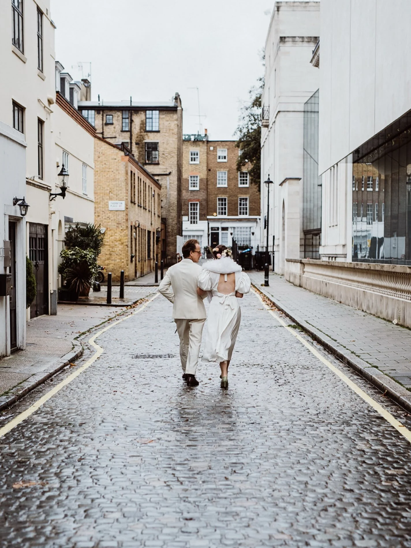 Carriages..!

The @spokenforweddingfair party may be over but if you still have burning questions about your wedding ensemble then please do feel free to mail us your sartorial enquiries at david@brownintown.co.uk

📸 @kittywsphoto 

David wears 2pc 