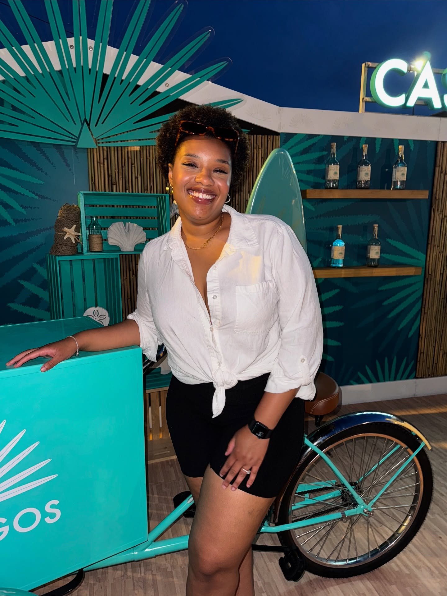 May was Amazing 🫶🏽🩵😭🌴 

1. Casamigos Cart 🩵
2. @jadabb_ gets her Masters! 🧑&zwj;🎓 
3. Sore Loser in Ping Pong 😂 @riosprinter26 
4. Mother&rsquo;s Day Brunch (We did that!) 
5. in the clouds ☁️ 
6. MY NEW SINGLE DROPPED 🎵 
7. Bandwagon on th