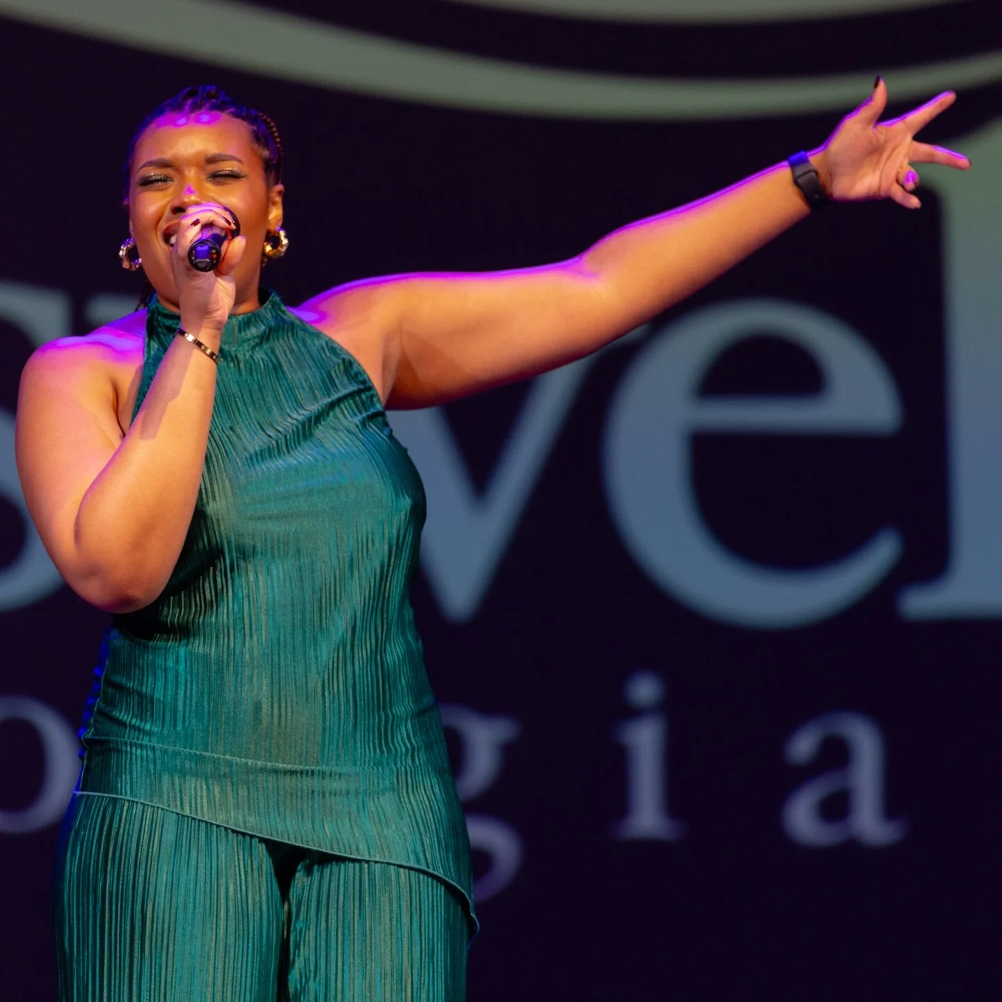 WE MADE BLACK HISTORY this weekend with the first ever ROOTS SLAM &amp; JAM Open Mic, celebrating Black Excellence at the 25th Anniversary Roswell Roots Festival!!!!!!!!

Thank you for letting me sing my heart out and singing along with me as I hoste