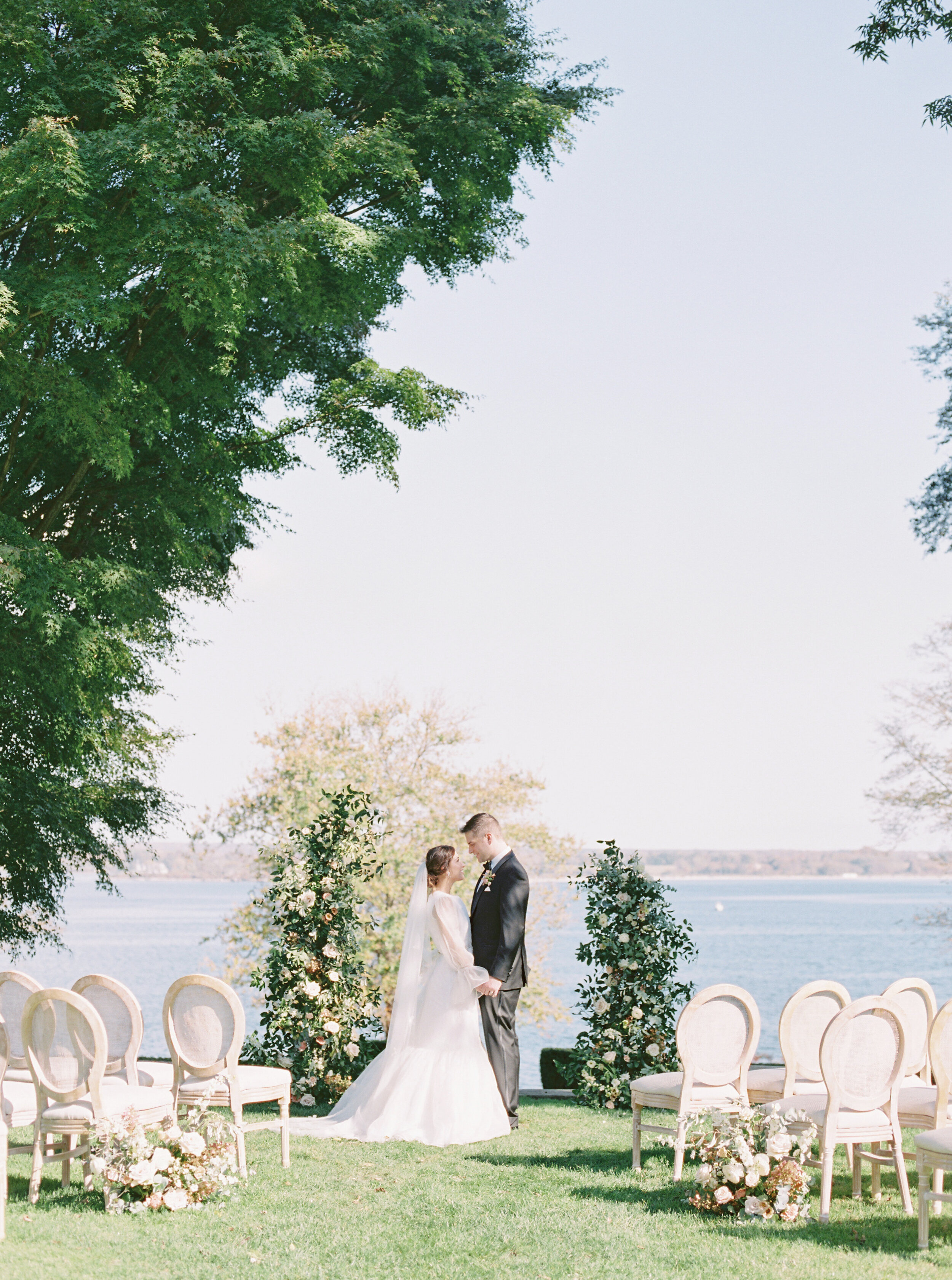 Newport_ Rhode Island Film Wedding Photographer_Katie Rhodes Photography-138.jpg