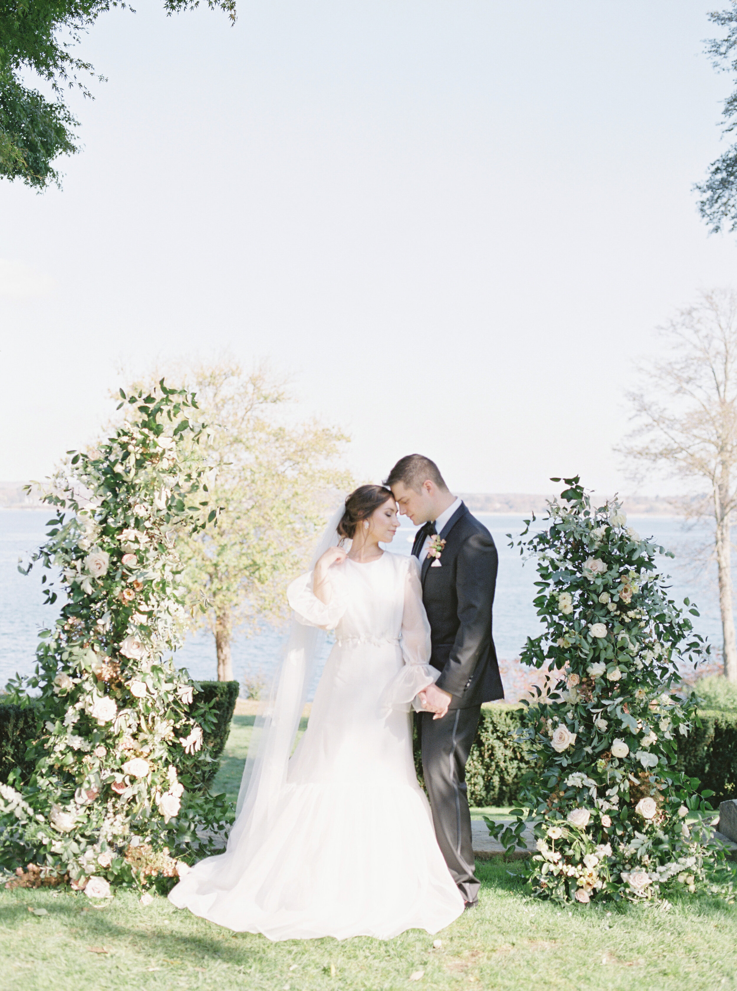 Newport_ Rhode Island Film Wedding Photographer_Katie Rhodes Photography-146.jpg