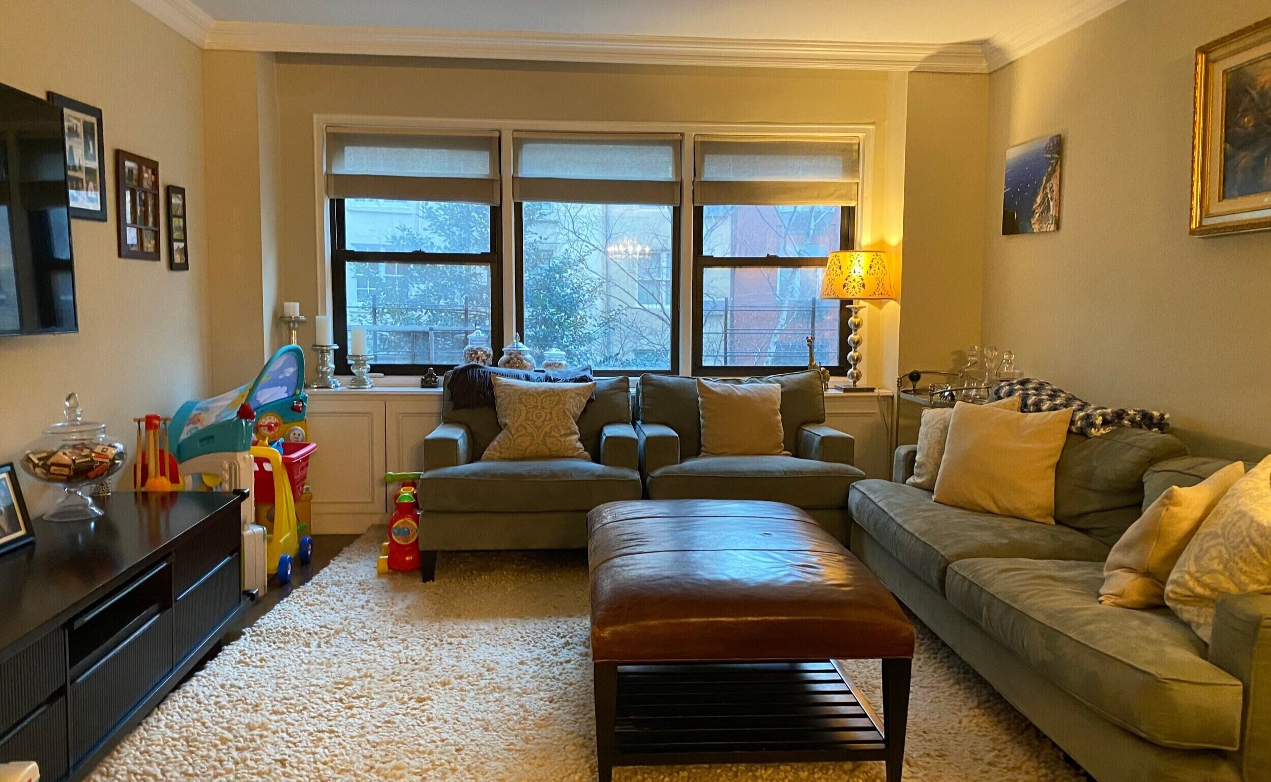 Living_Room_with_TV_205East77th3A%2B%25281%2529.jpg