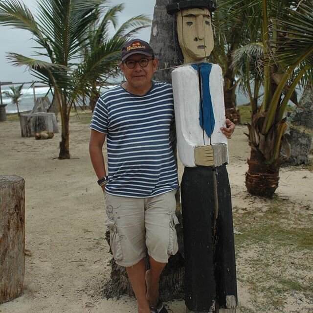 con uno de los guardianes de nuestras aldeas. guerreros contra todo mal. Confieso que estuve con ganas de conseguir uno y llevarlo a mi otra aldea marina  en el Atl&aacute;ntico norte. Alg&uacute;n d&iacute;a! Ahora solo conversamos en sue&ntilde;os 