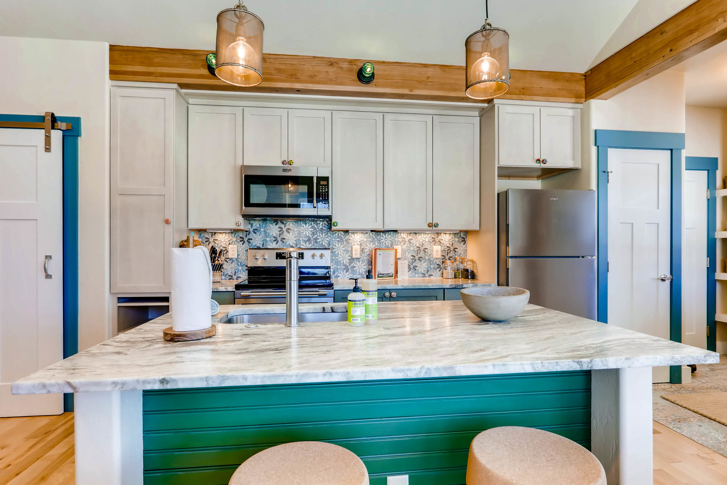 12 Kitchen.jpg