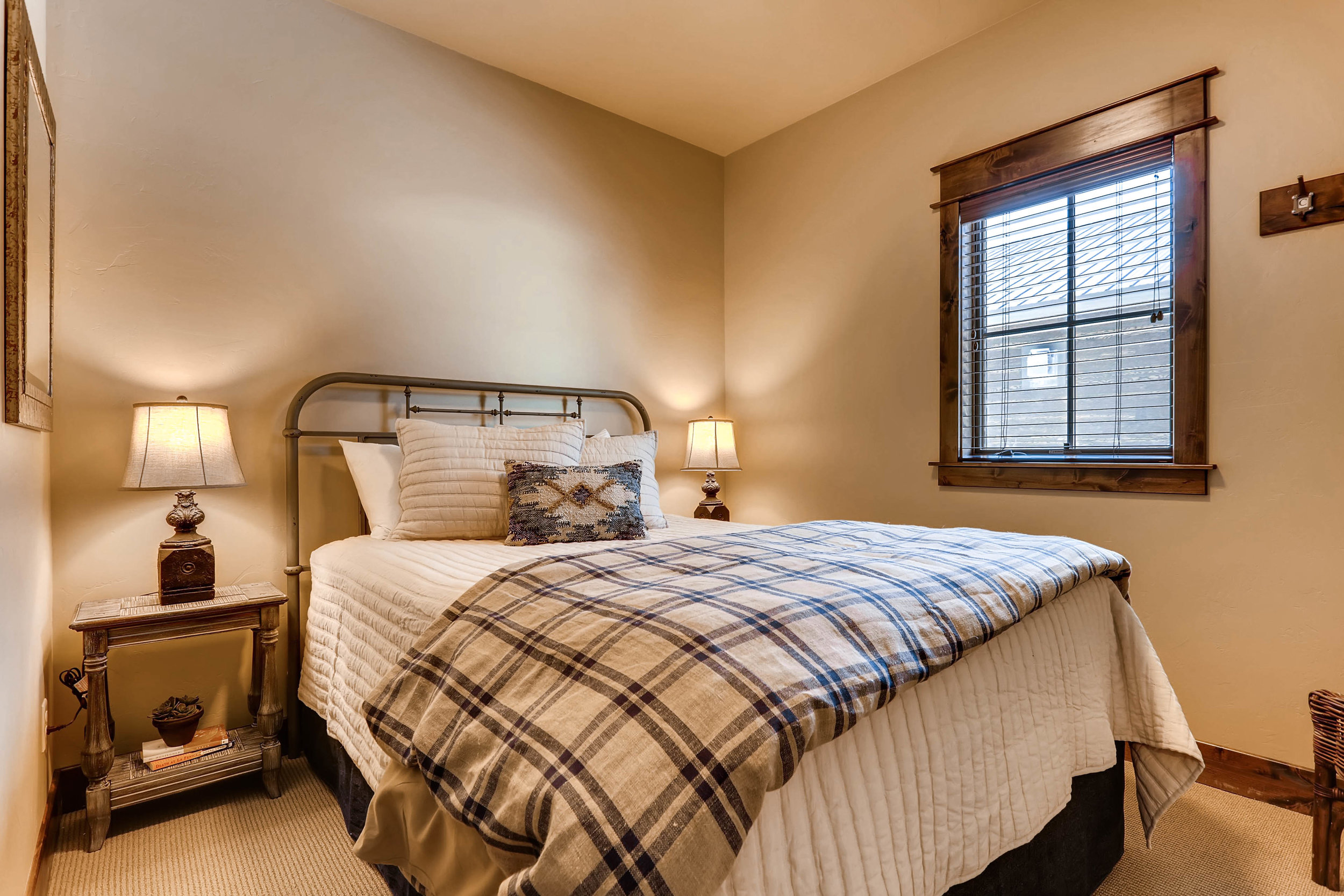 26 Bedroom.jpg