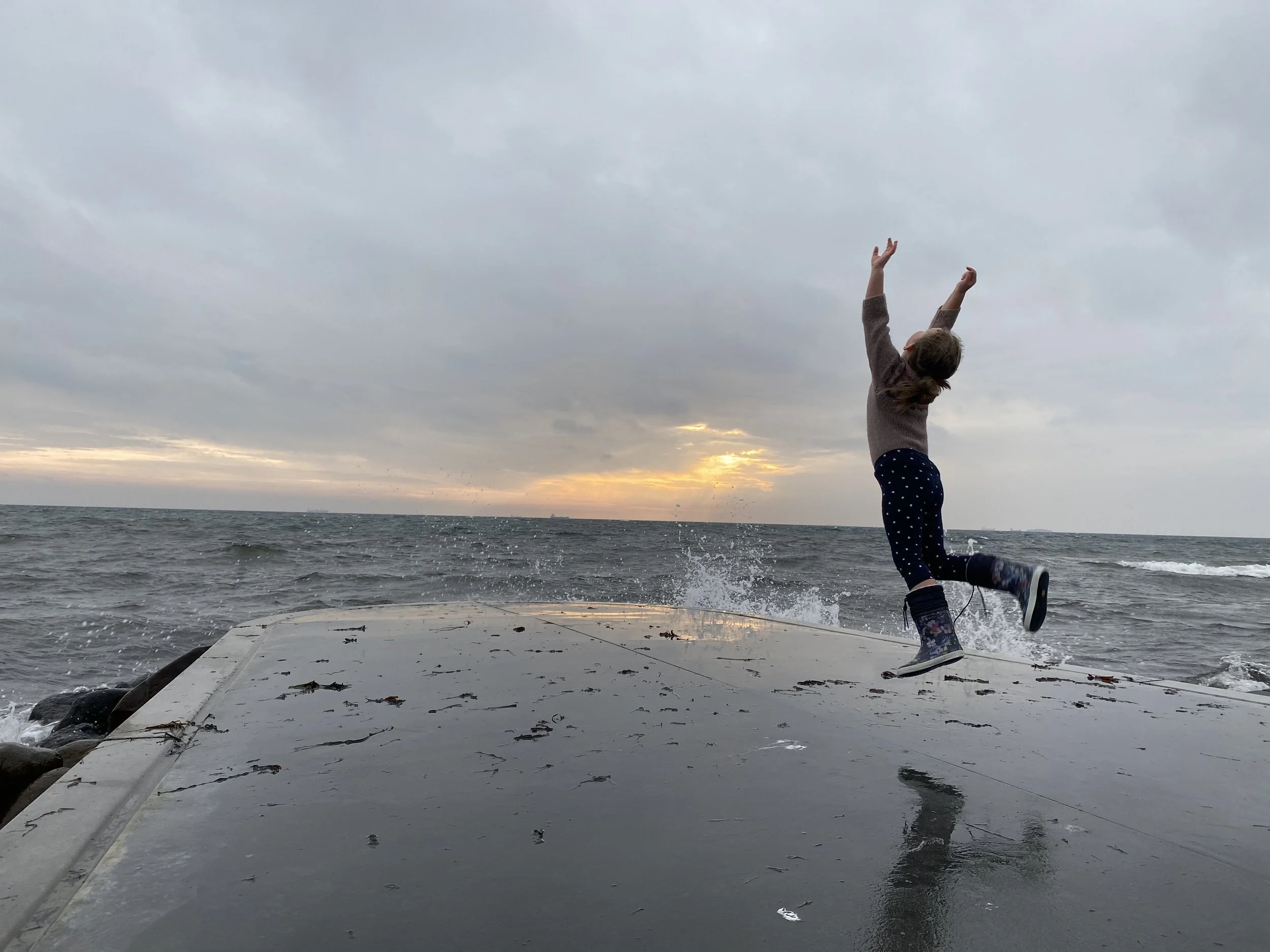 "Du må ikke pege", men der er jo heller ingen at pege på længere, Mette!