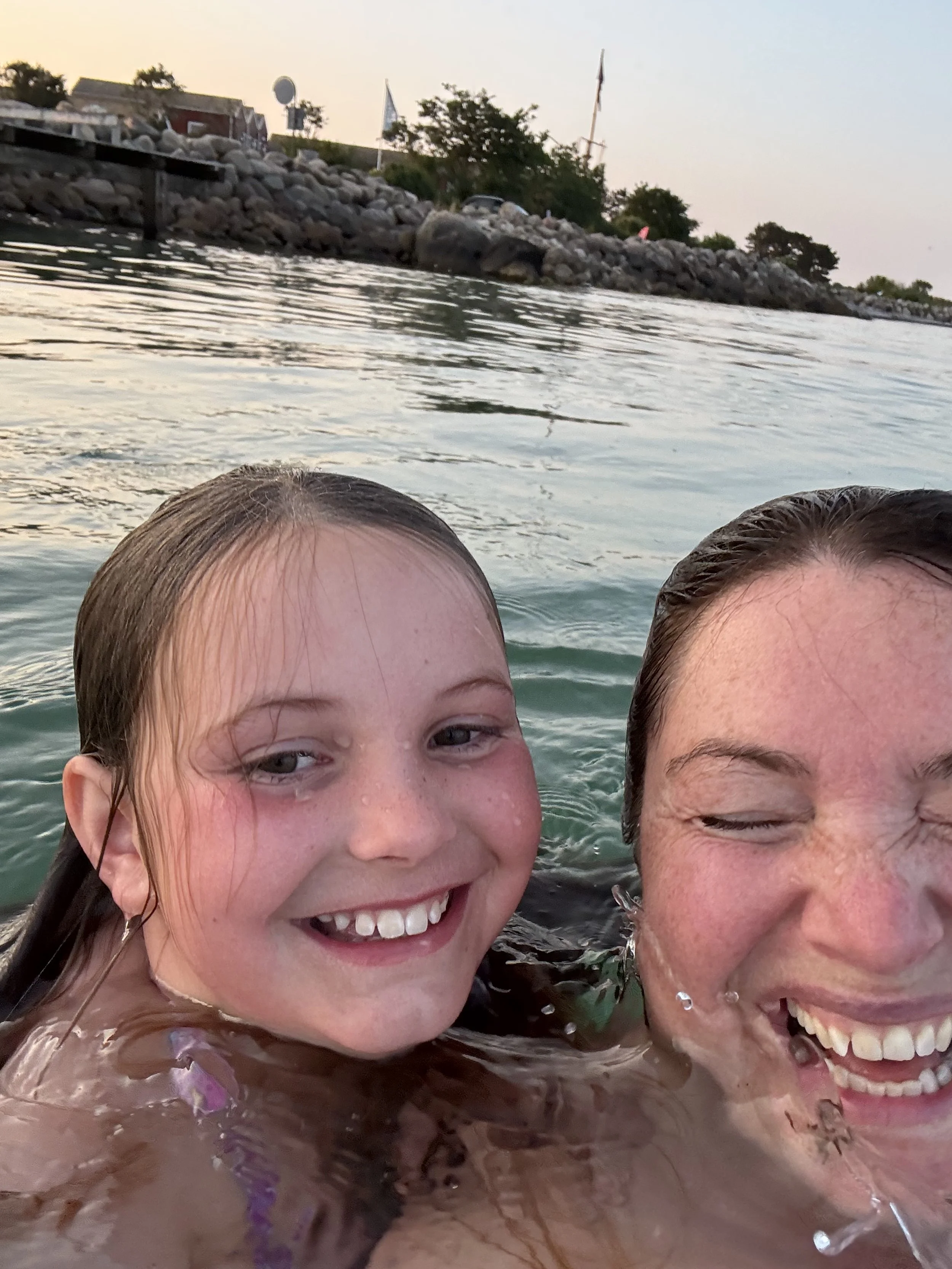 Skærmfri Sommerferie 2025: Sådan Holder Du en Offline Ferie med Børn