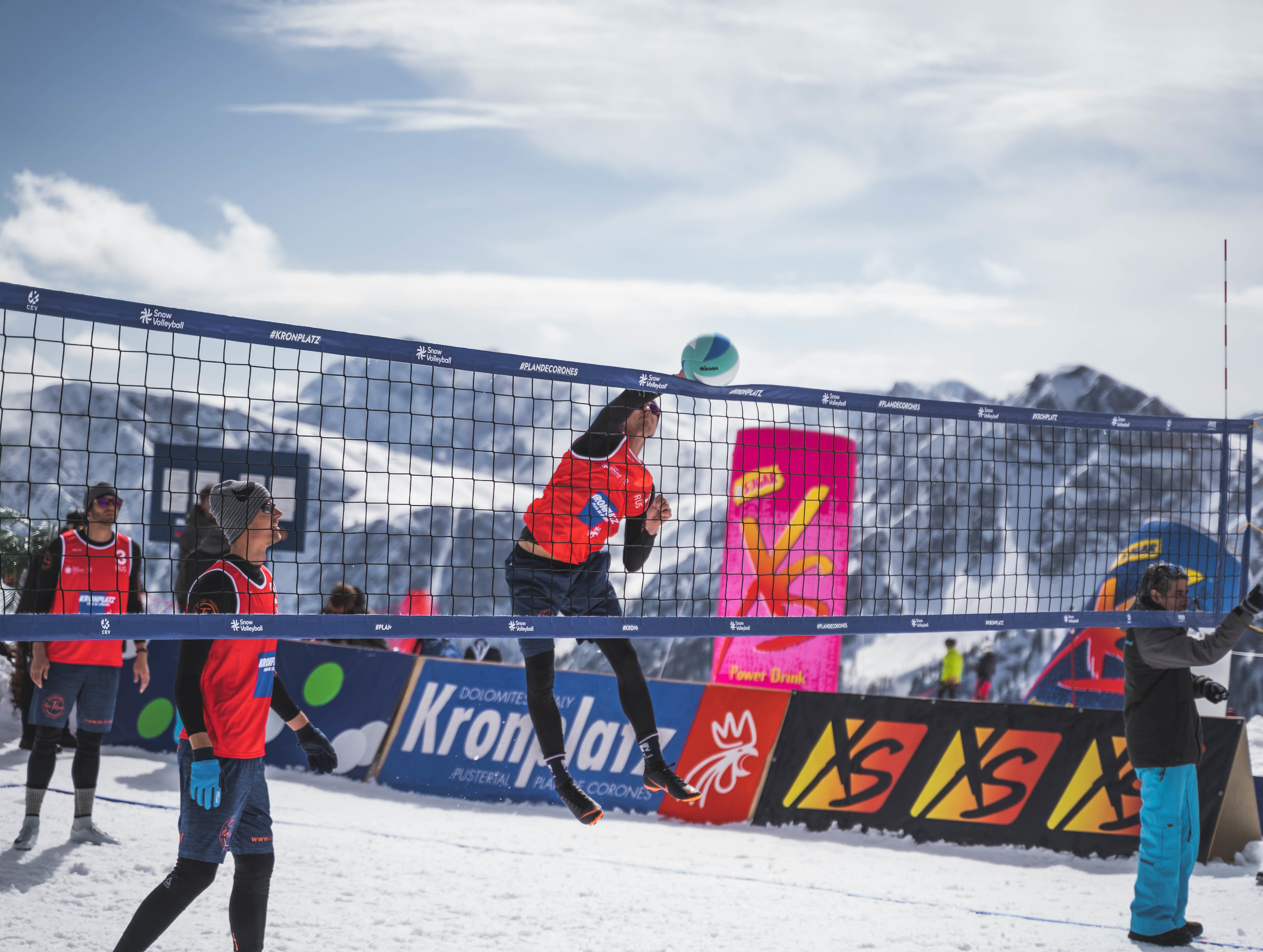 SnowVolley3-4.jpg