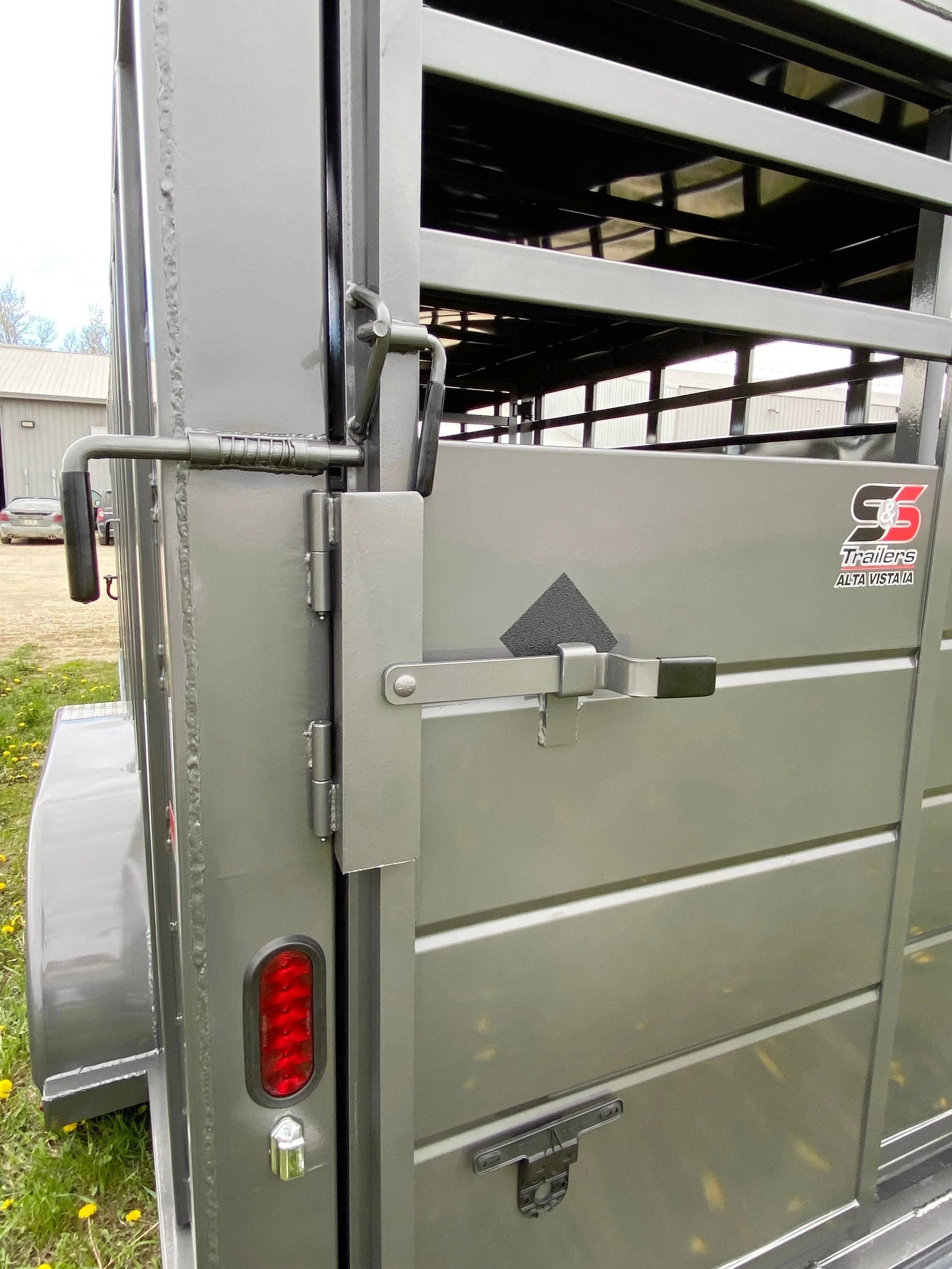 Gooseneck Stock Trailer 13.jpg