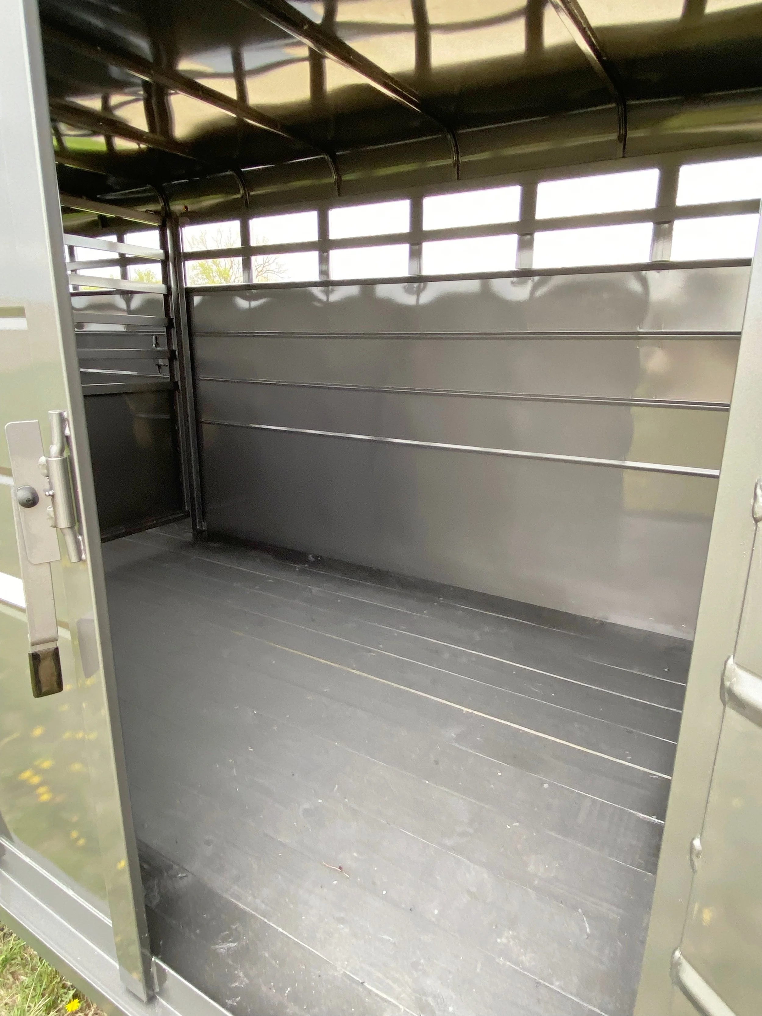 Gooseneck Stock Trailer 8.jpg