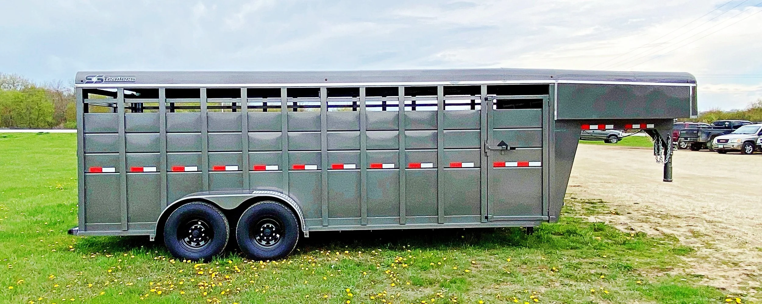 Gooseneck Stock Trailer 2.jpg