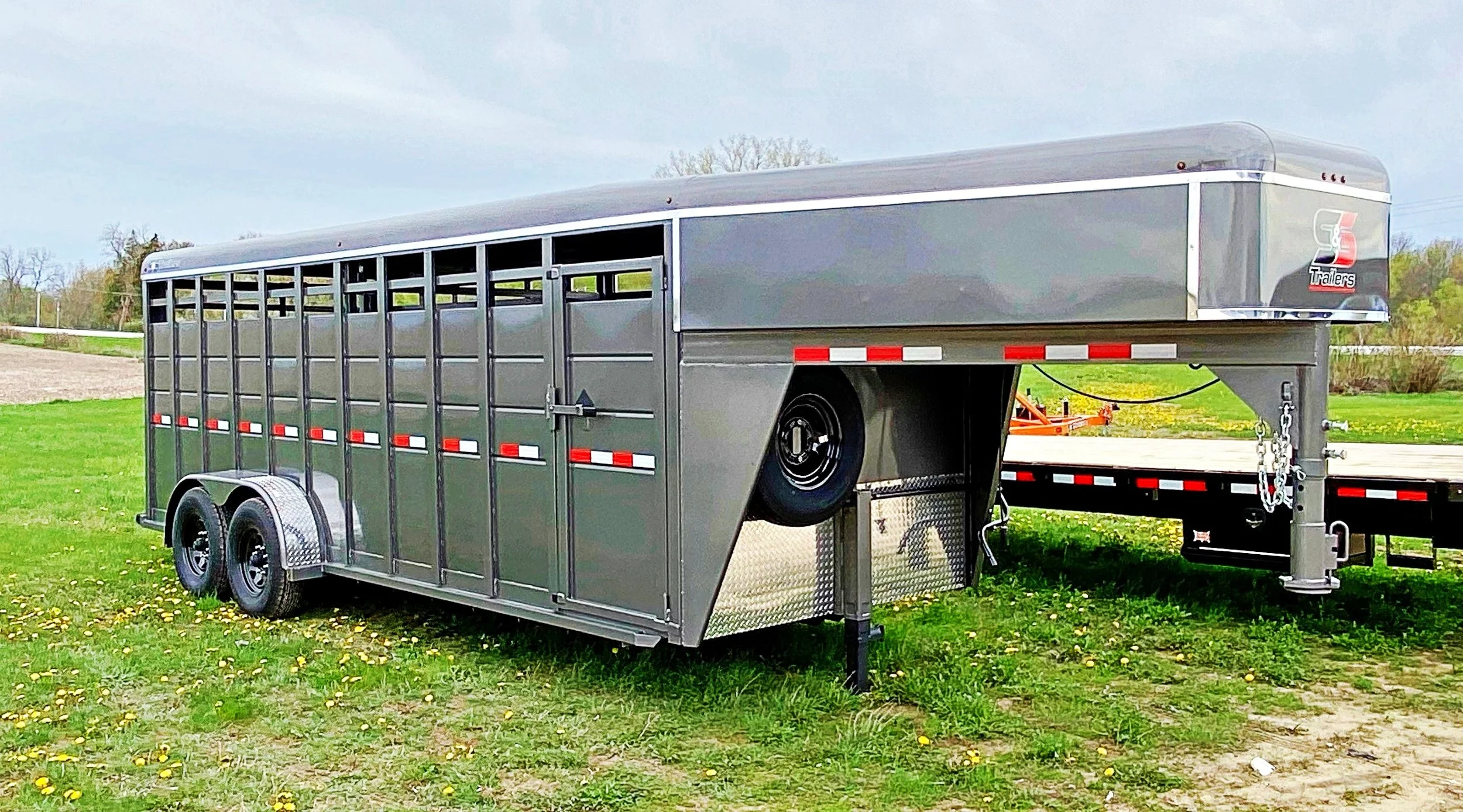 Gooseneck Stock Trailer 1.jpg