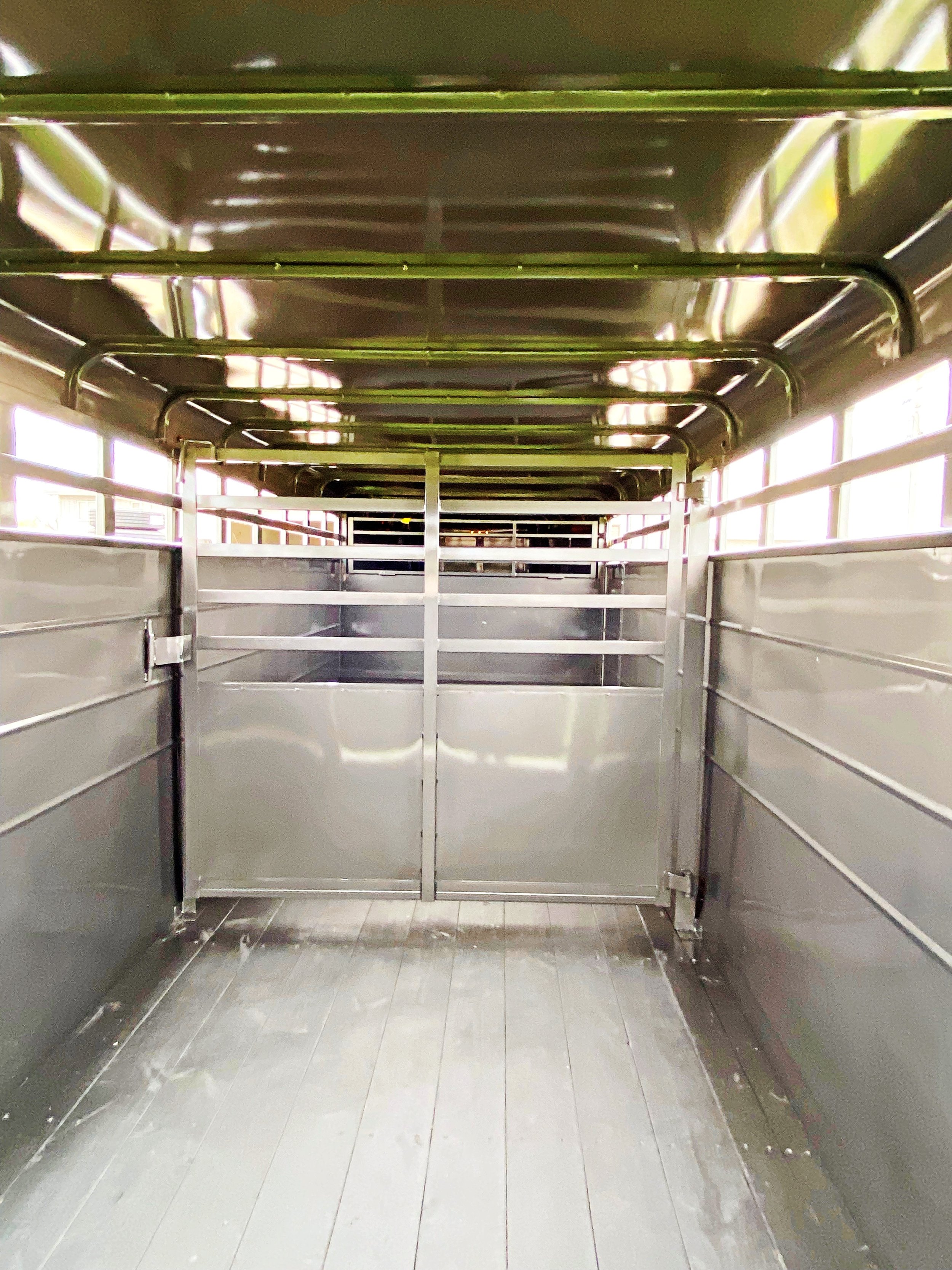 Gooseneck Stock Trailer 6.jpg