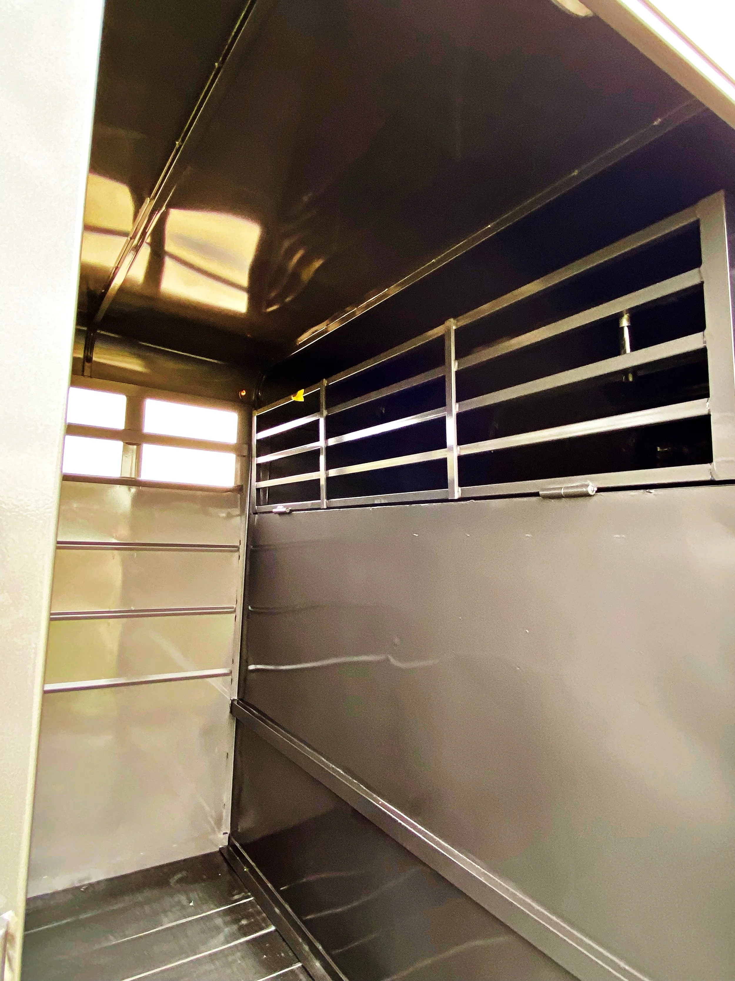 Gooseneck Stock Trailer 10.jpg