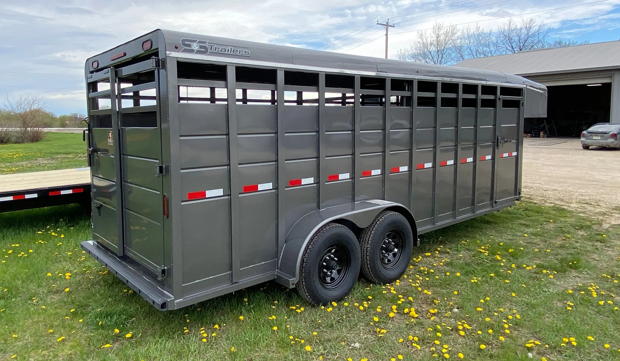 Gooseneck Stock Trailer 3.jpg