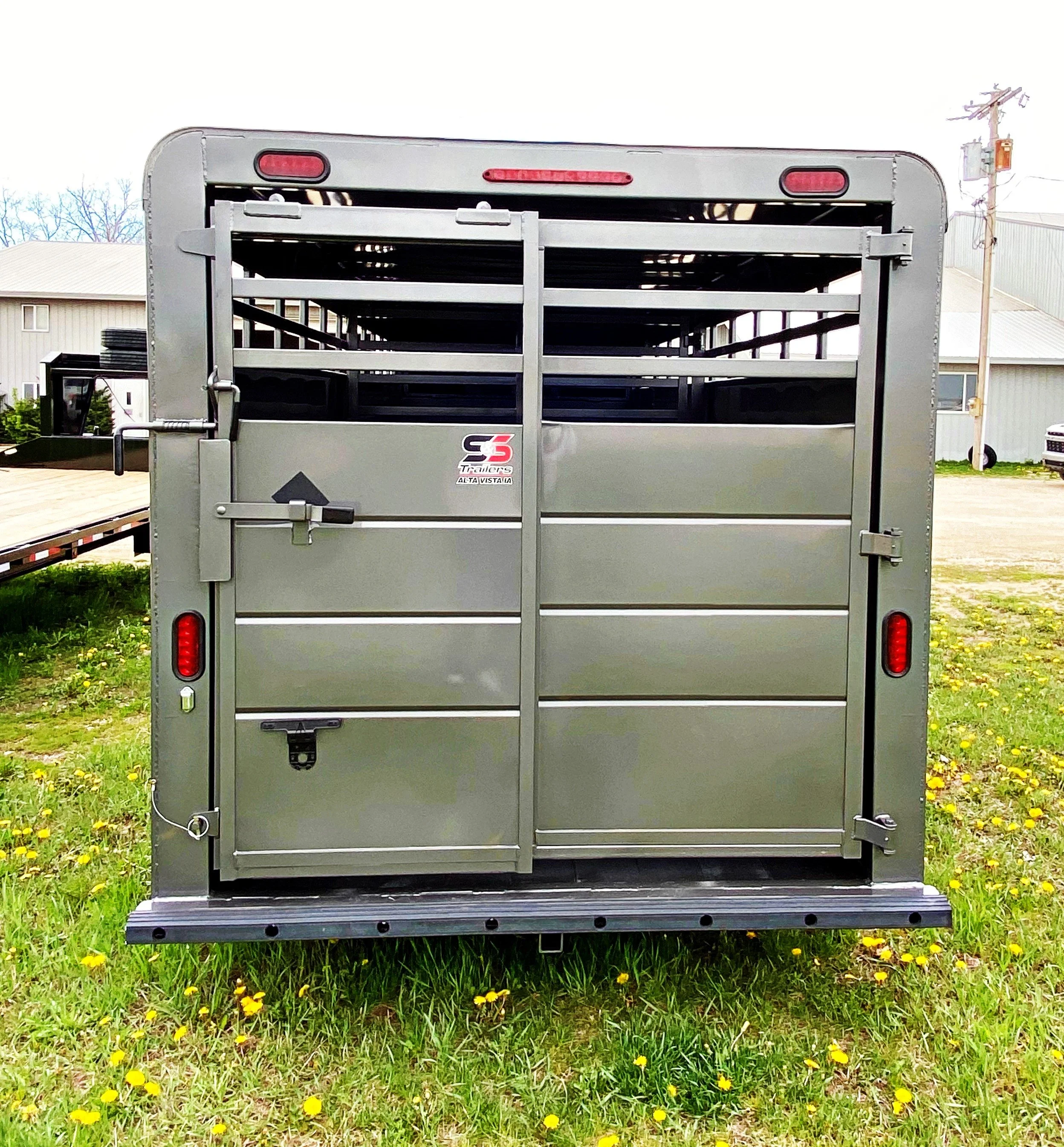 Gooseneck Stock Trailer 5.jpg