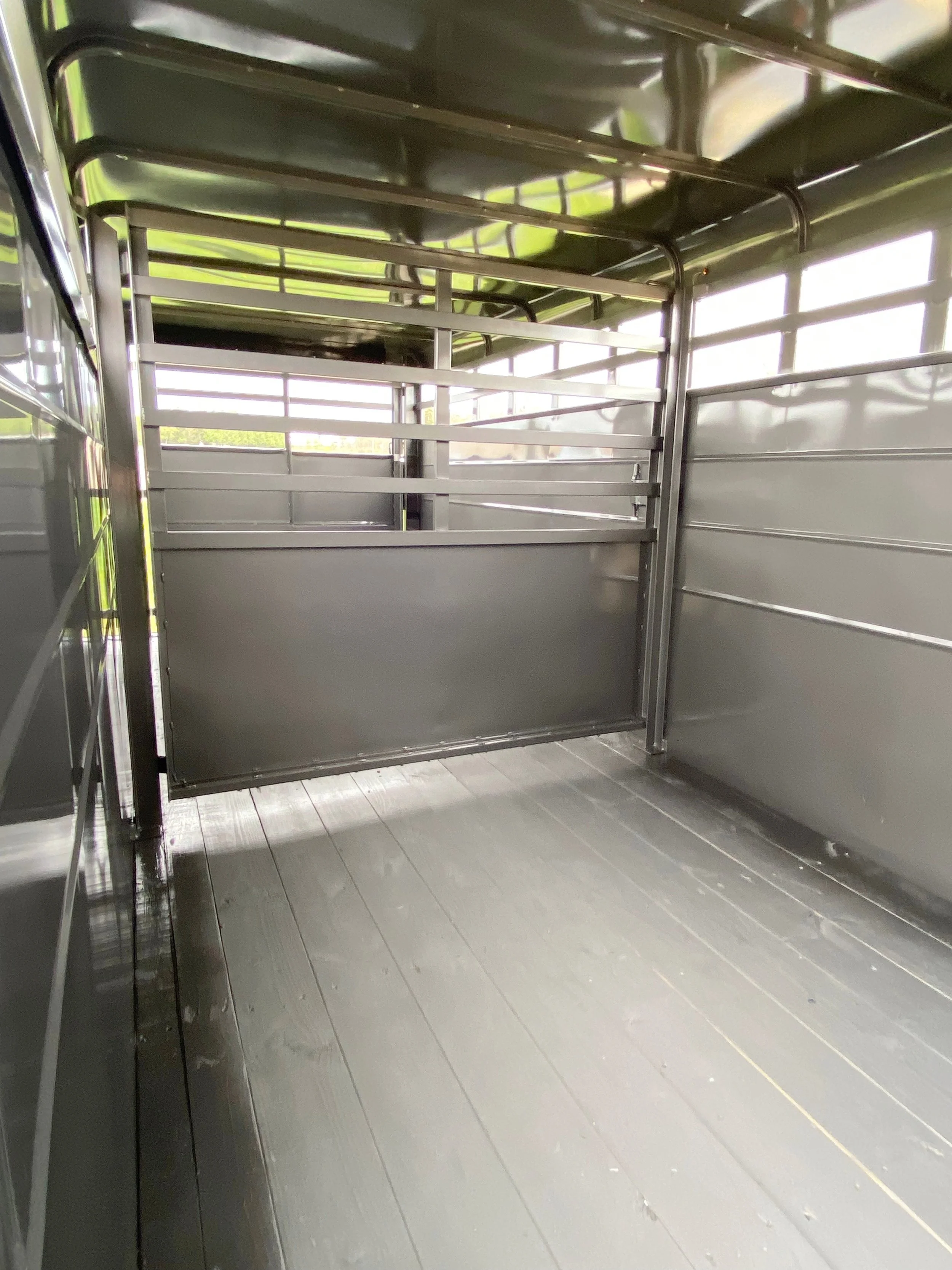 Gooseneck Stock Trailer 9.jpg