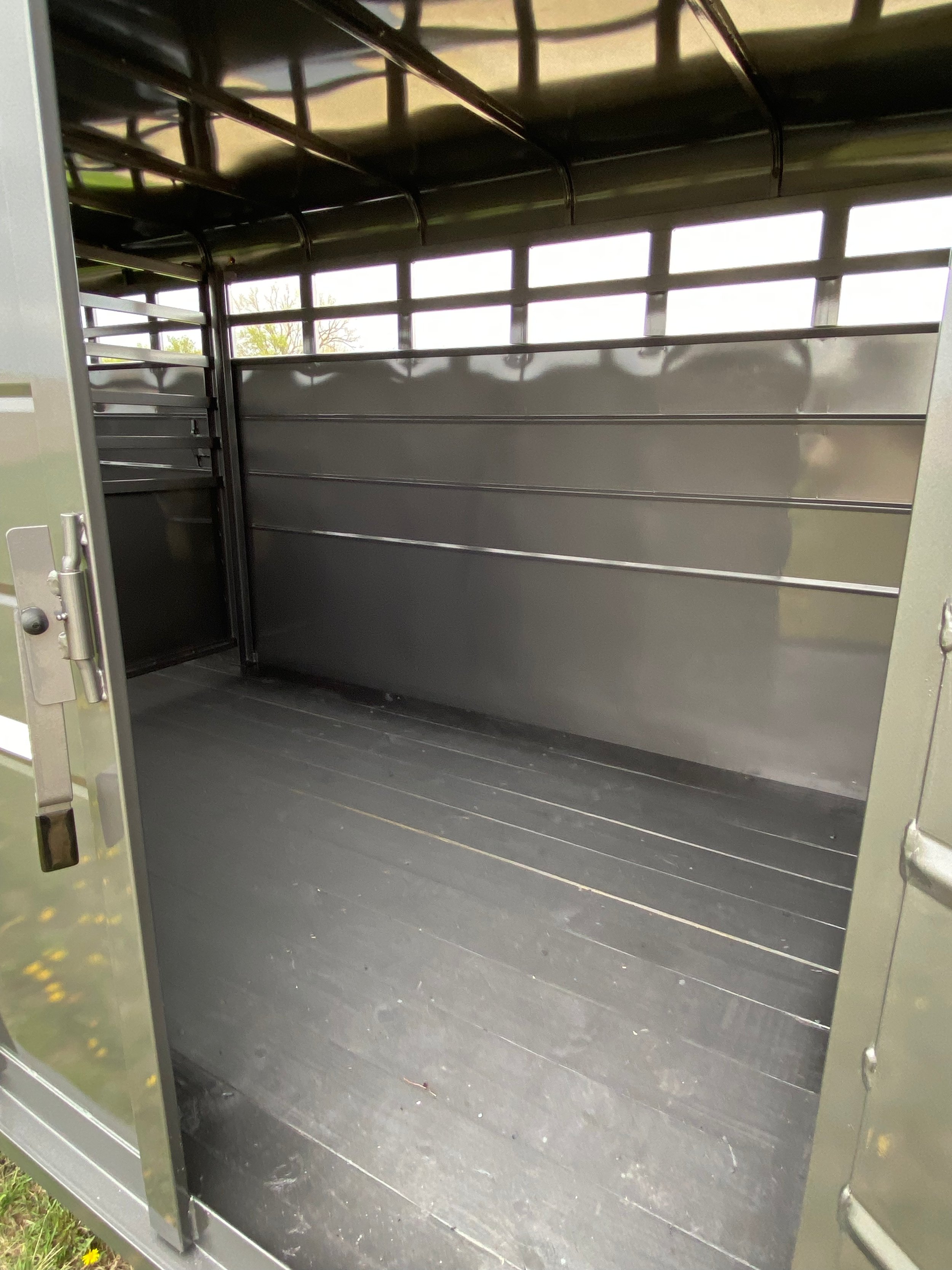 Gooseneck Stock Trailer 8.jpg