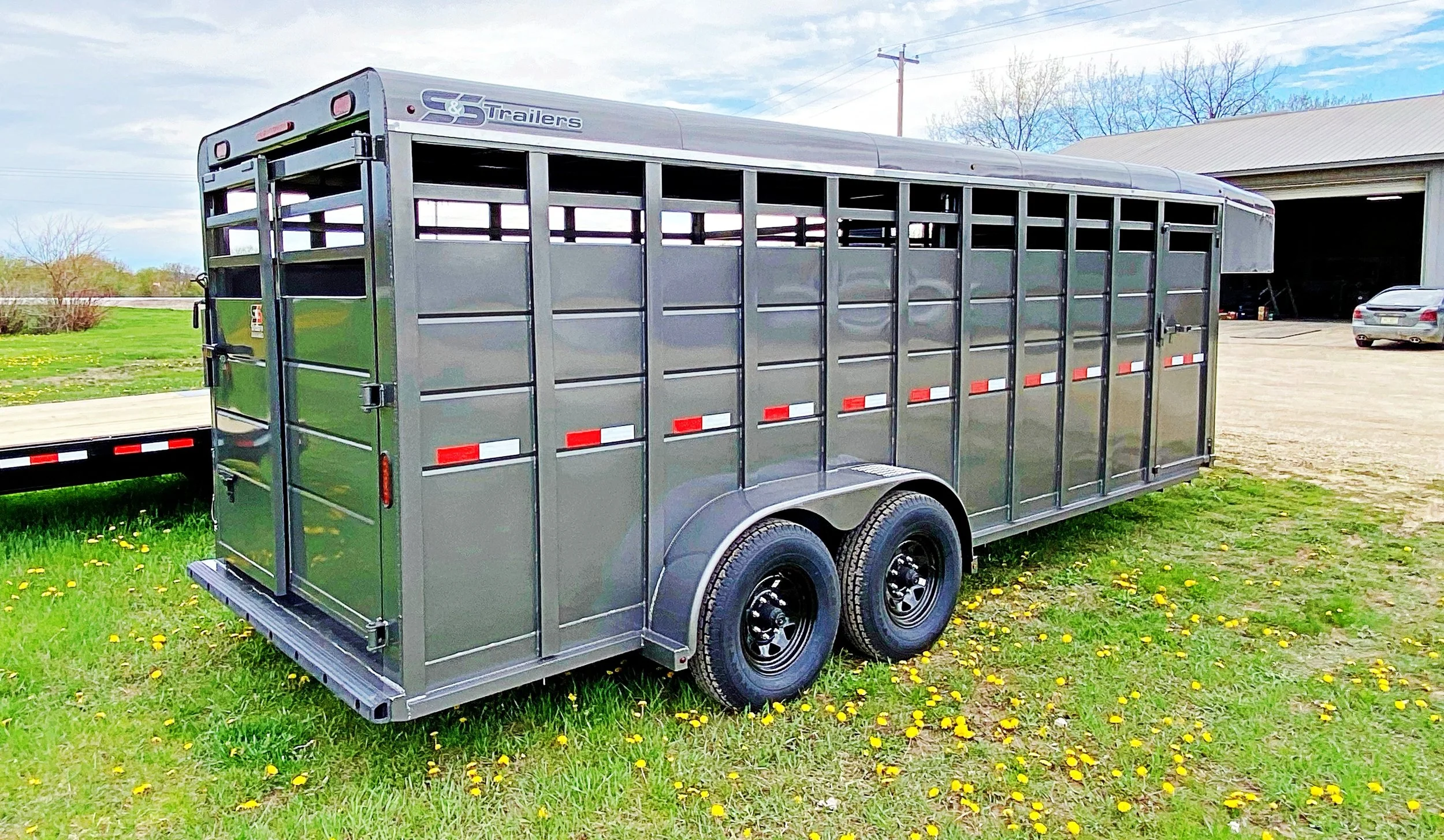 Gooseneck Stock Trailer 3.jpg