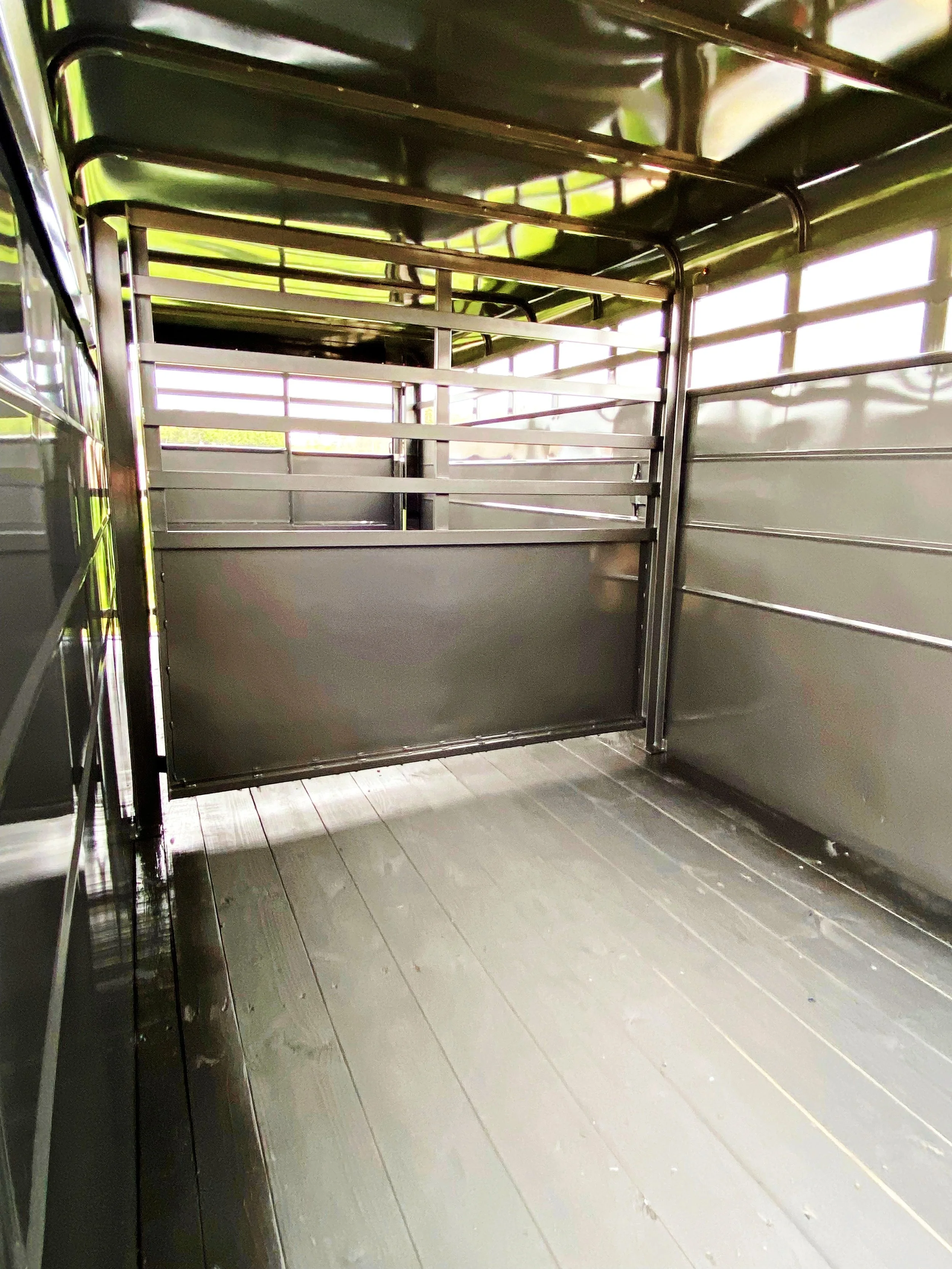Gooseneck Stock Trailer 9.jpg