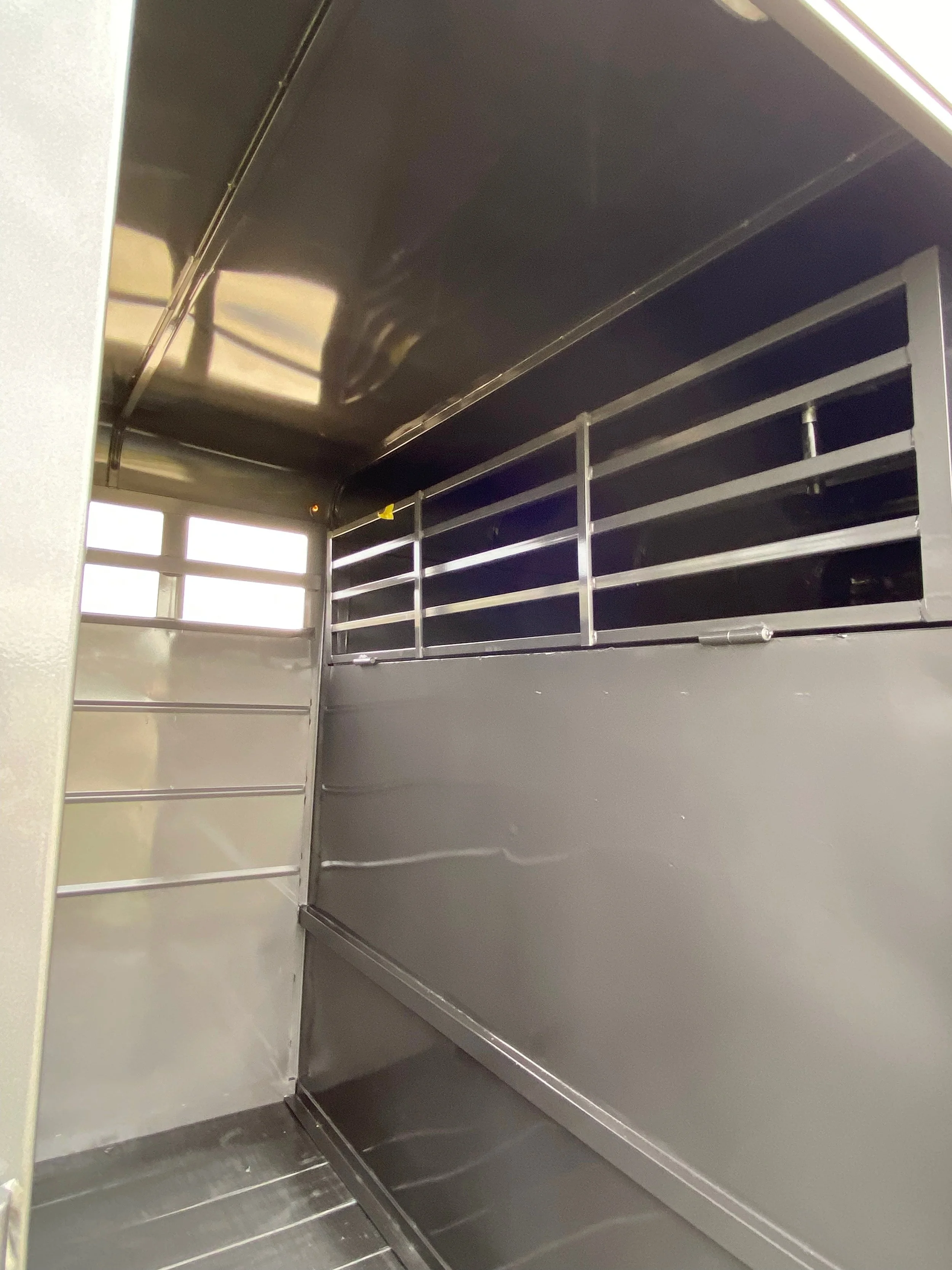 Gooseneck Stock Trailer 10.jpg