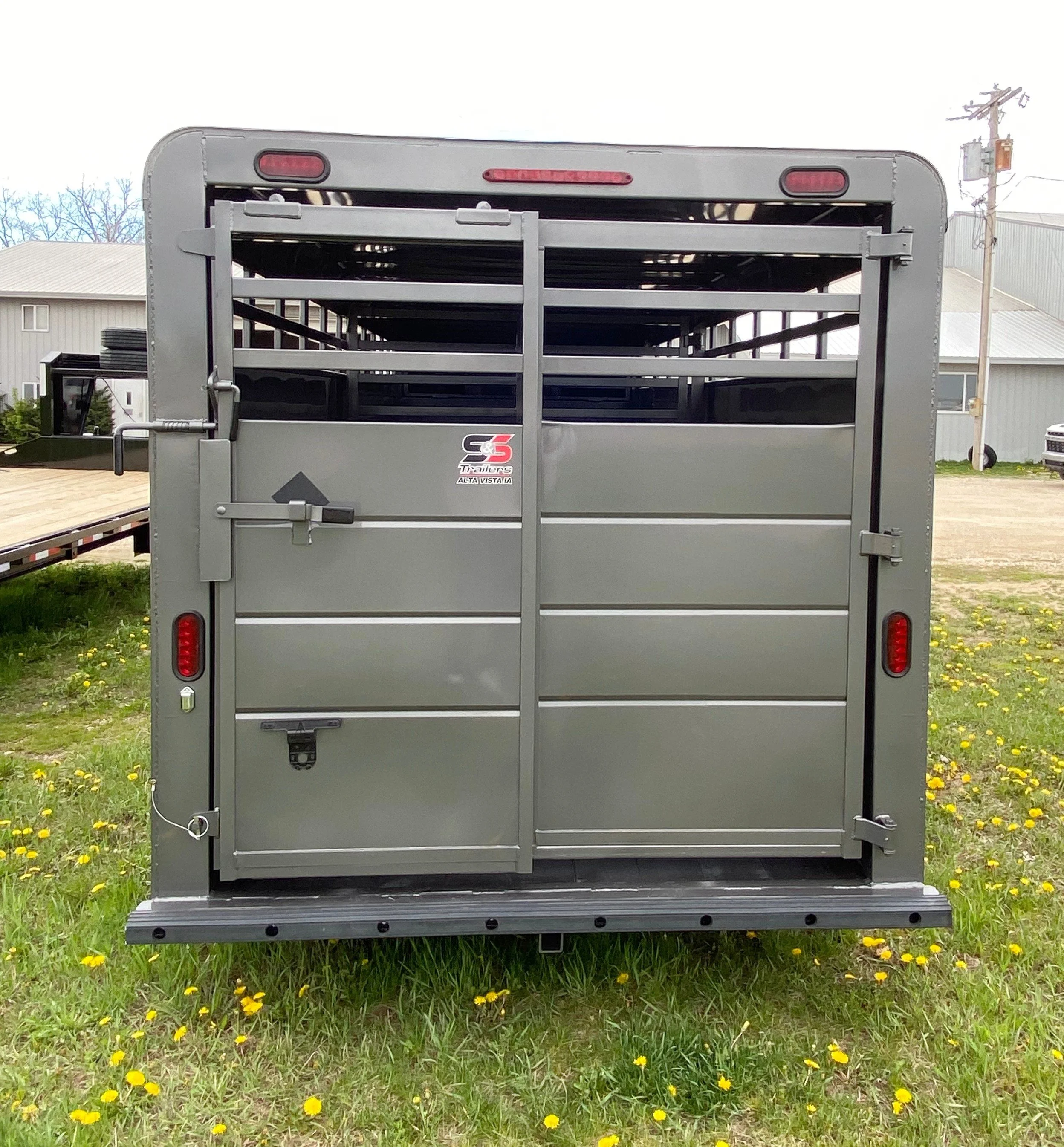 Gooseneck Stock Trailer 5.jpg