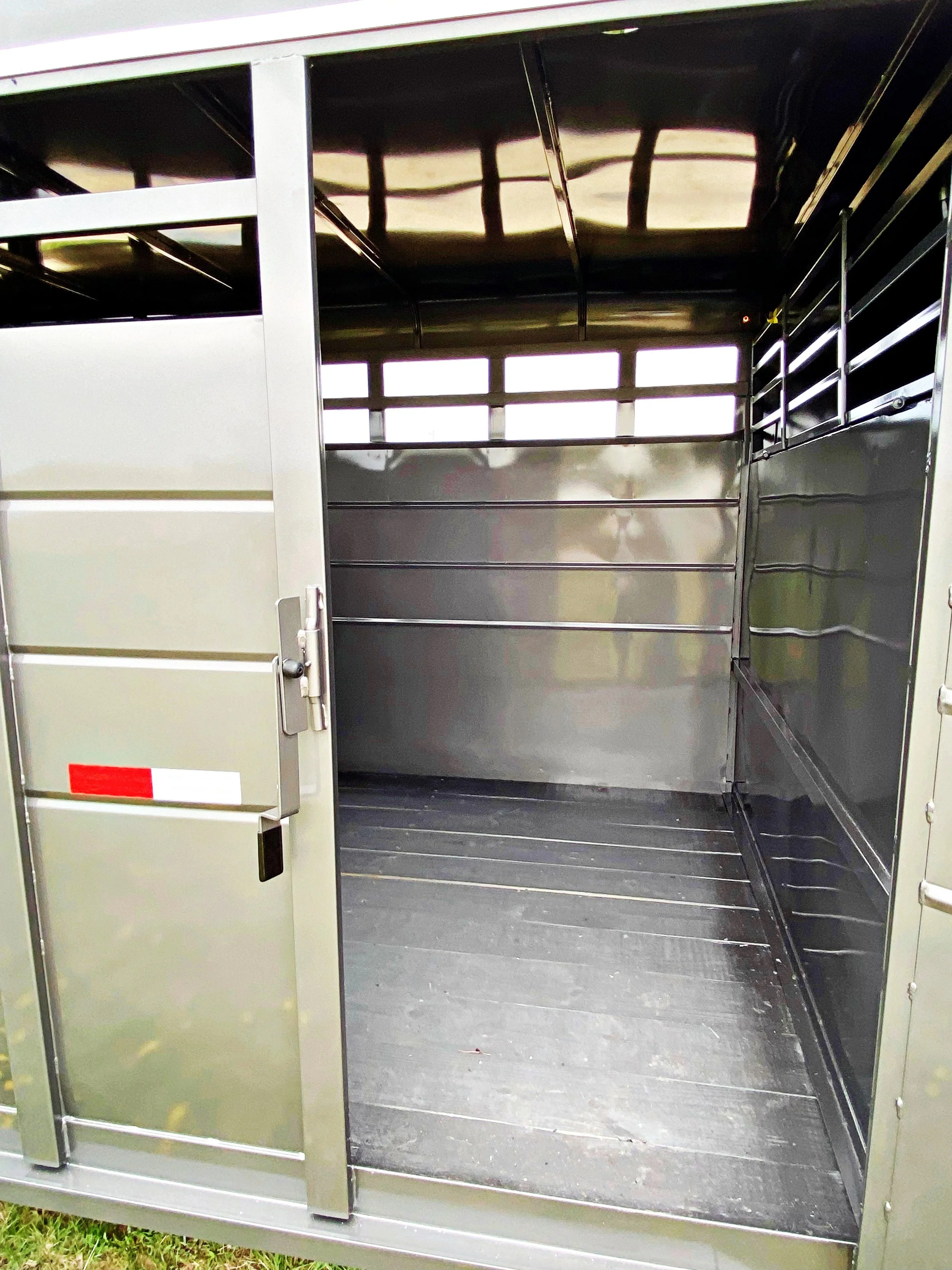 Gooseneck Stock Trailer 7.jpg