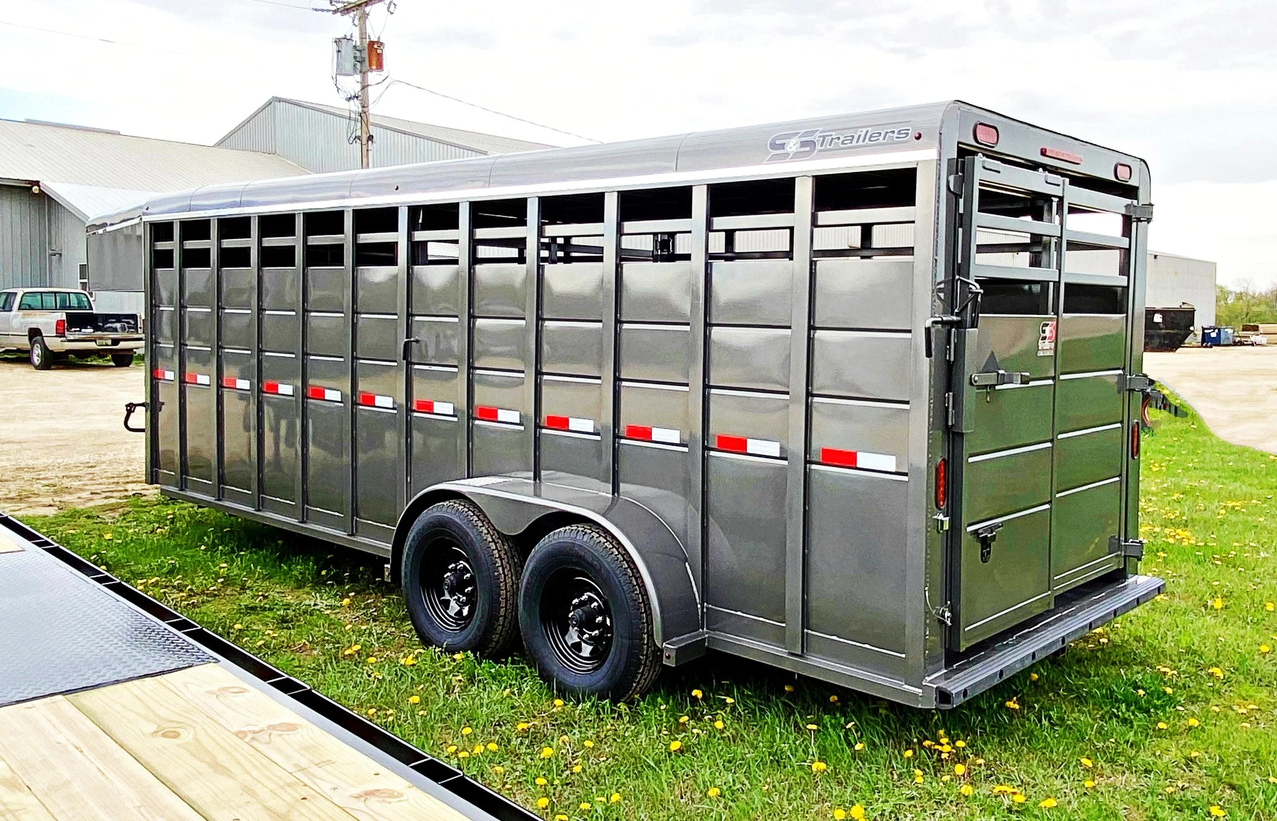 Gooseneck Stock Trailer 4.jpg
