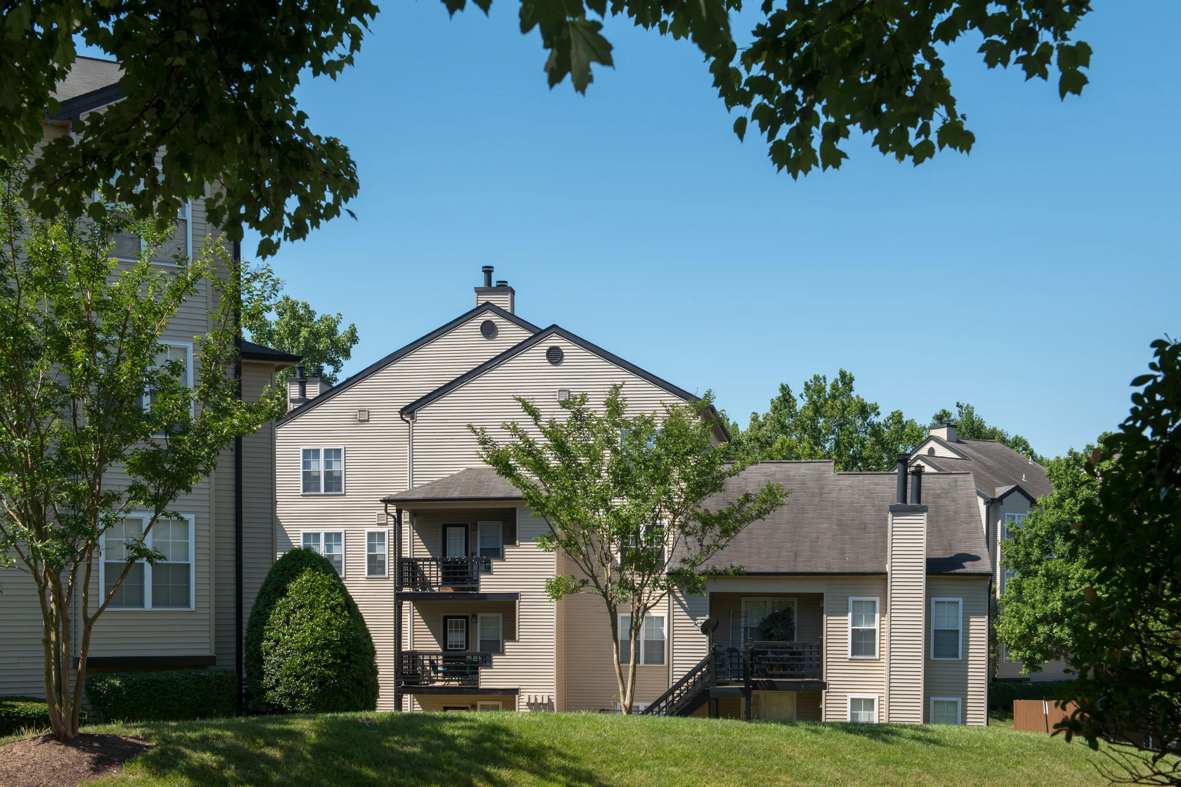 Bainbridge_Resrv_at_Regency_Exteriors_018.jpg