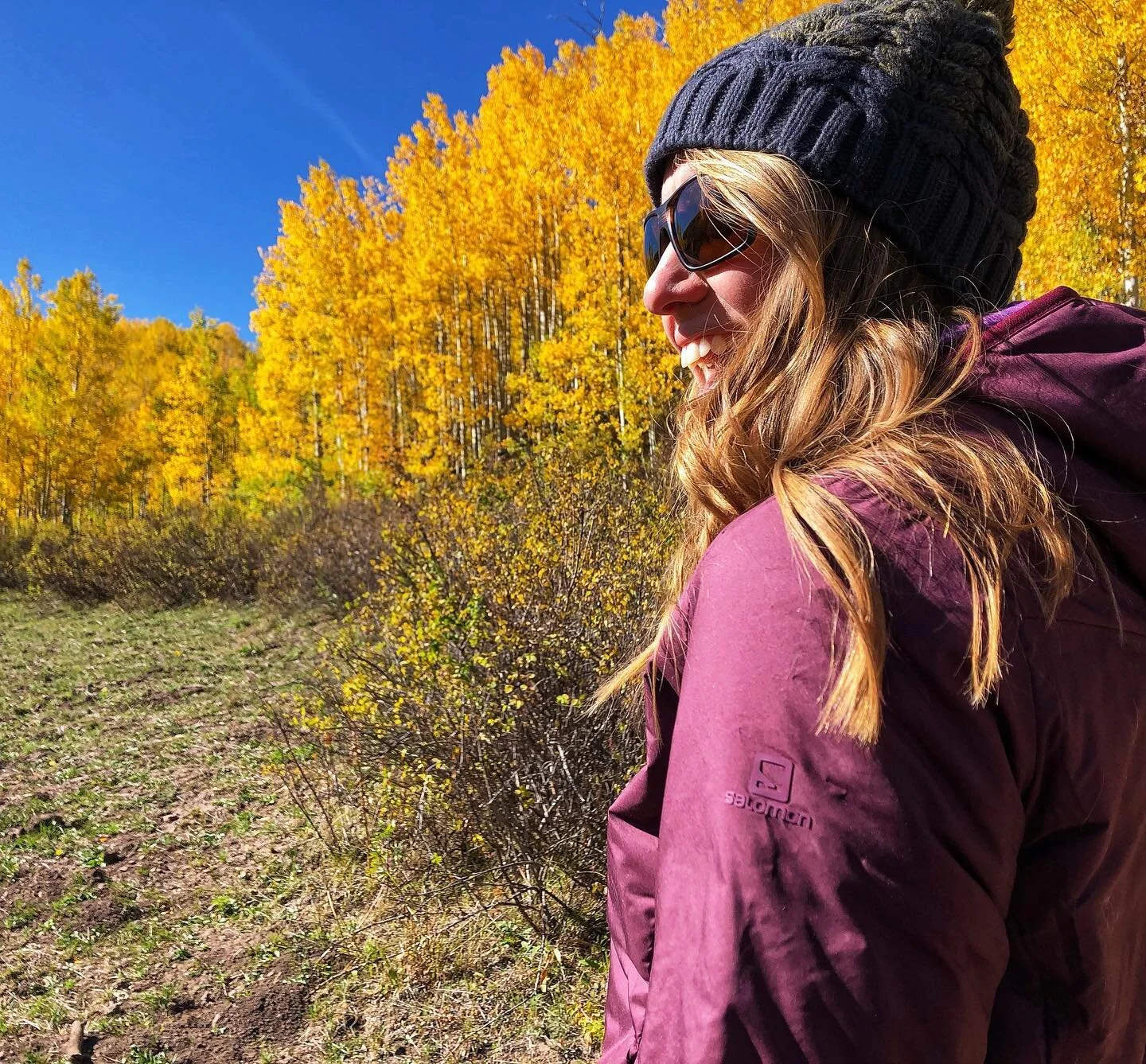 Best way to start the week: a golden morning hike and smelling the decomposing leaves with my girl + our harem of pups. #leafpeeping #hard #lifeiswhatyoumakeit #gratefulandprivileged #fallingforsalomon @salomon #salomonsquad