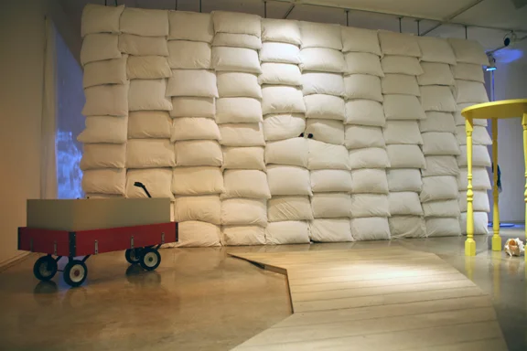 2_deckpillowwagontable_th-copy.jpg