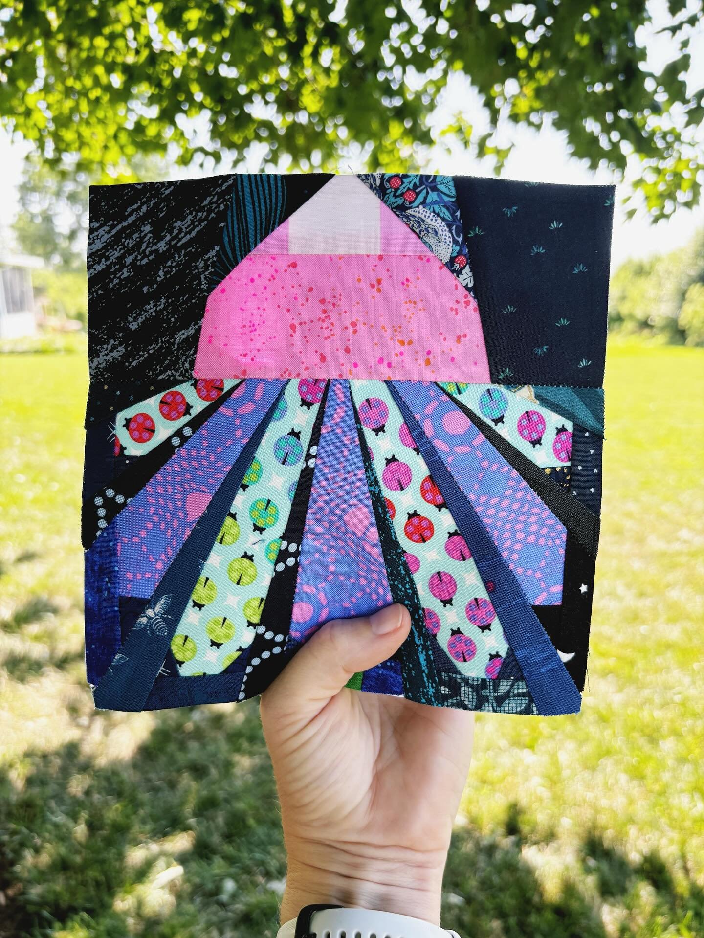 A bit of beauty and brightness on a Sunday where many have worry on their hearts. 

Be the light - don&rsquo;t dim your shine.

#Quilts #quilting #sewing #quiltsofinstagram #quilt #sew #quiltblocksunday
