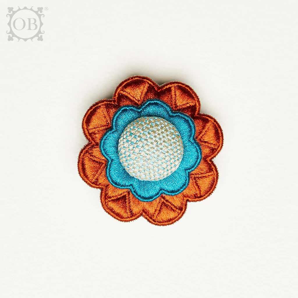 Daisy Brooch DSY1