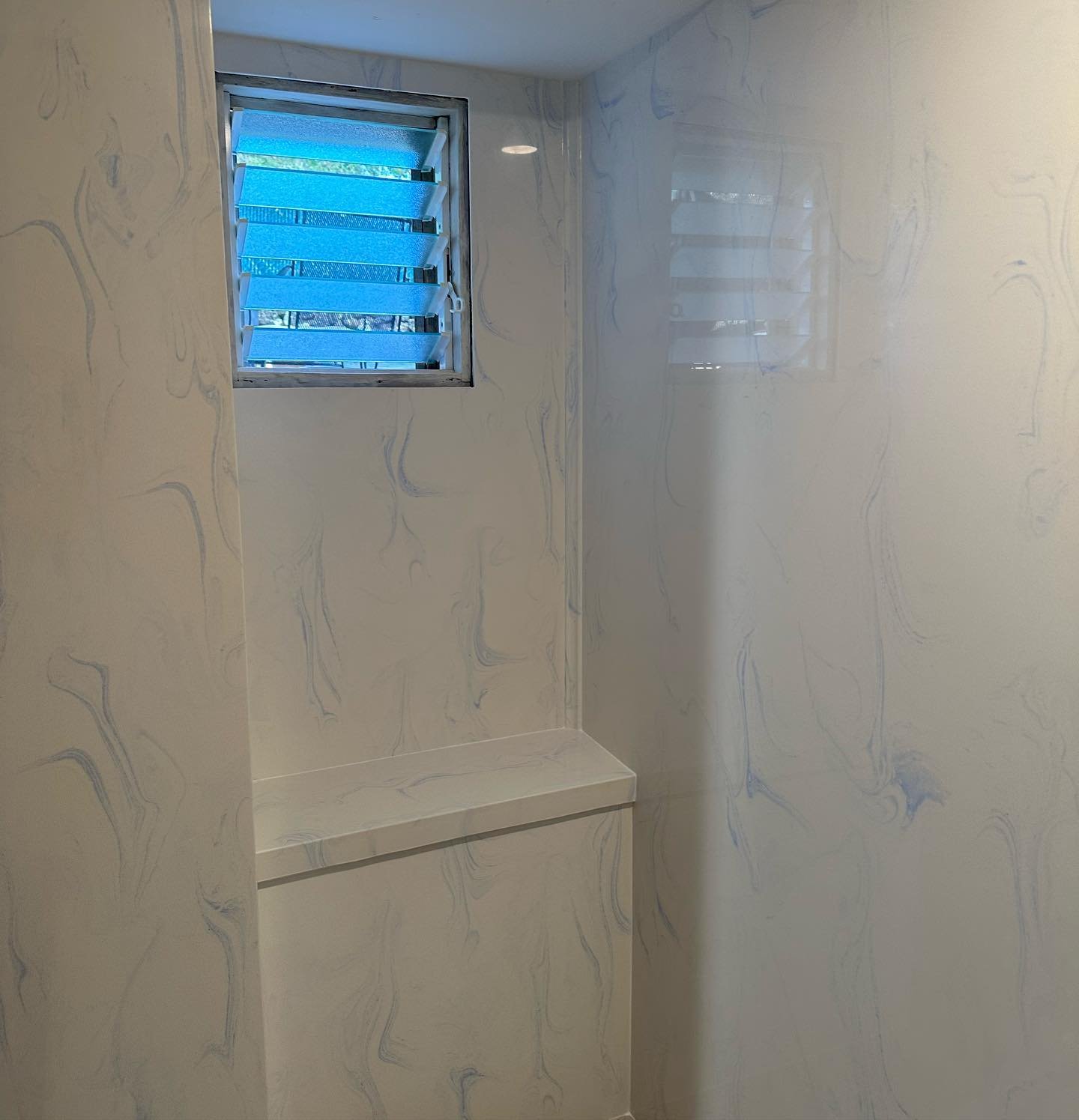 Custom ledges? No problem! 😉

Provide us with your measurements for material-only orders, or let us take care of everything&mdash;from final measurements to installation! 

Made in Cultured Marble 
Color: Baby Blue 🌀

#babyblue #custommade #customi