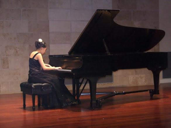 Performing composition "Chasing Waves"