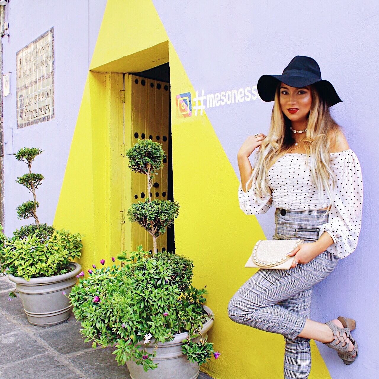 Hi, Loves! How has summer been treating you so far? I had so much fun exploring the Mexican culture and mostly their fashion. Here I&rsquo;m sharing with you guys one of my fave summer looks that I picked up in Mexico 🇲🇽❤️✨What you guys think? 💕 M