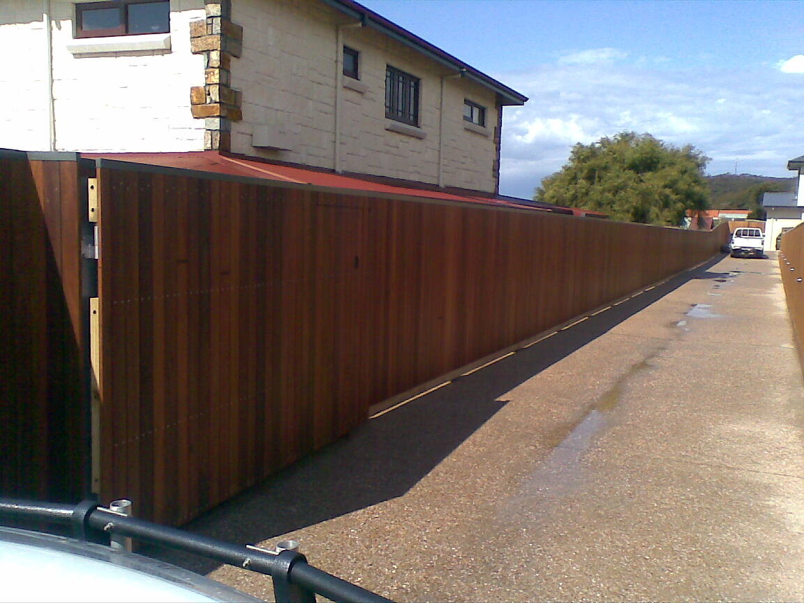 Fence & Gate 1 Timber Look.jpg