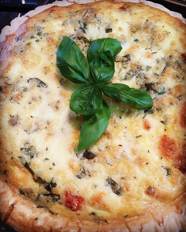 We were celebrating yesterday so I got a little fancy. Roasted tomato and spinach quiche! 
#sundaybrunch #quiche #breakfastofchampions