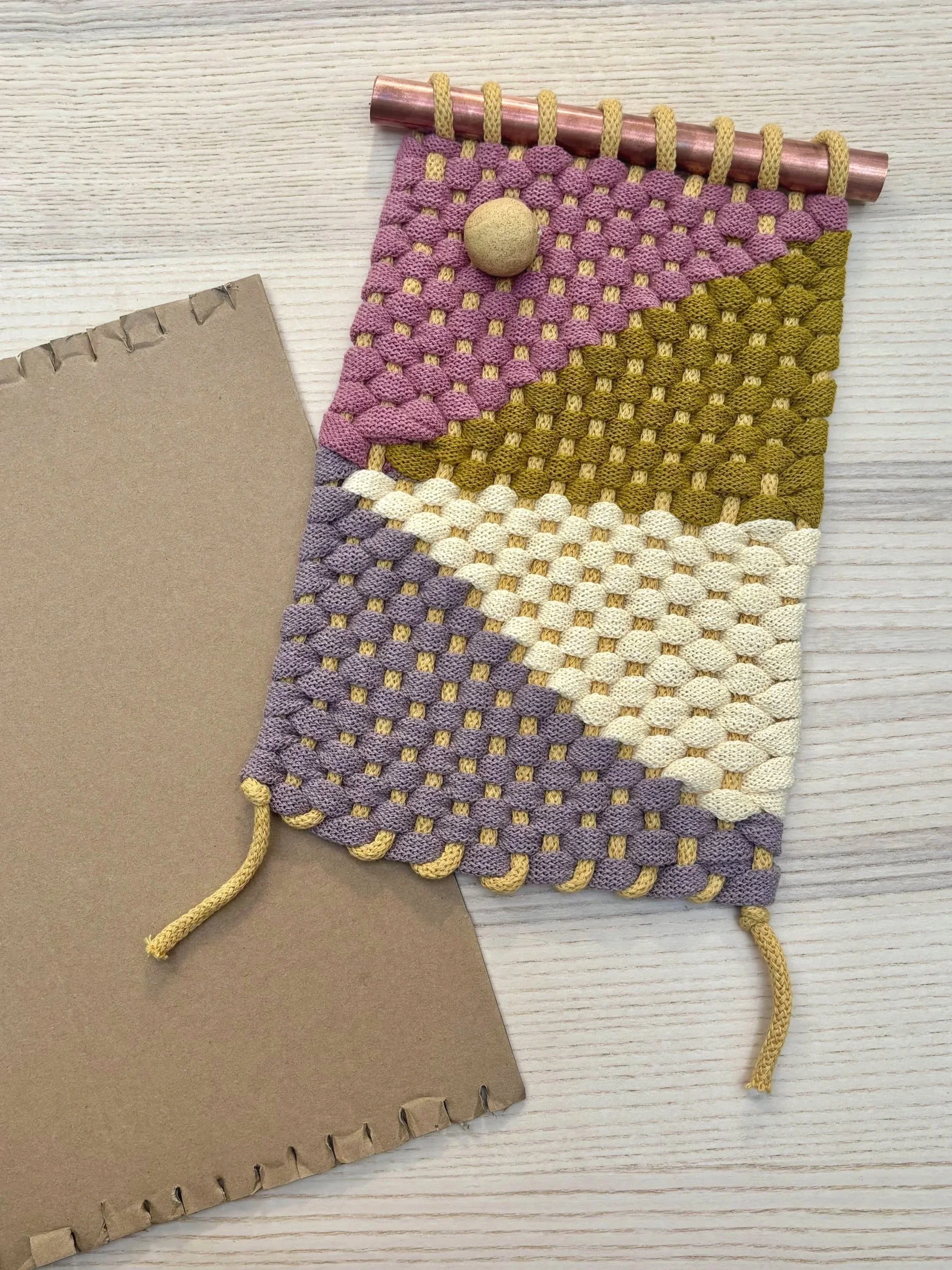 new_weaving_sample_loom.jpg