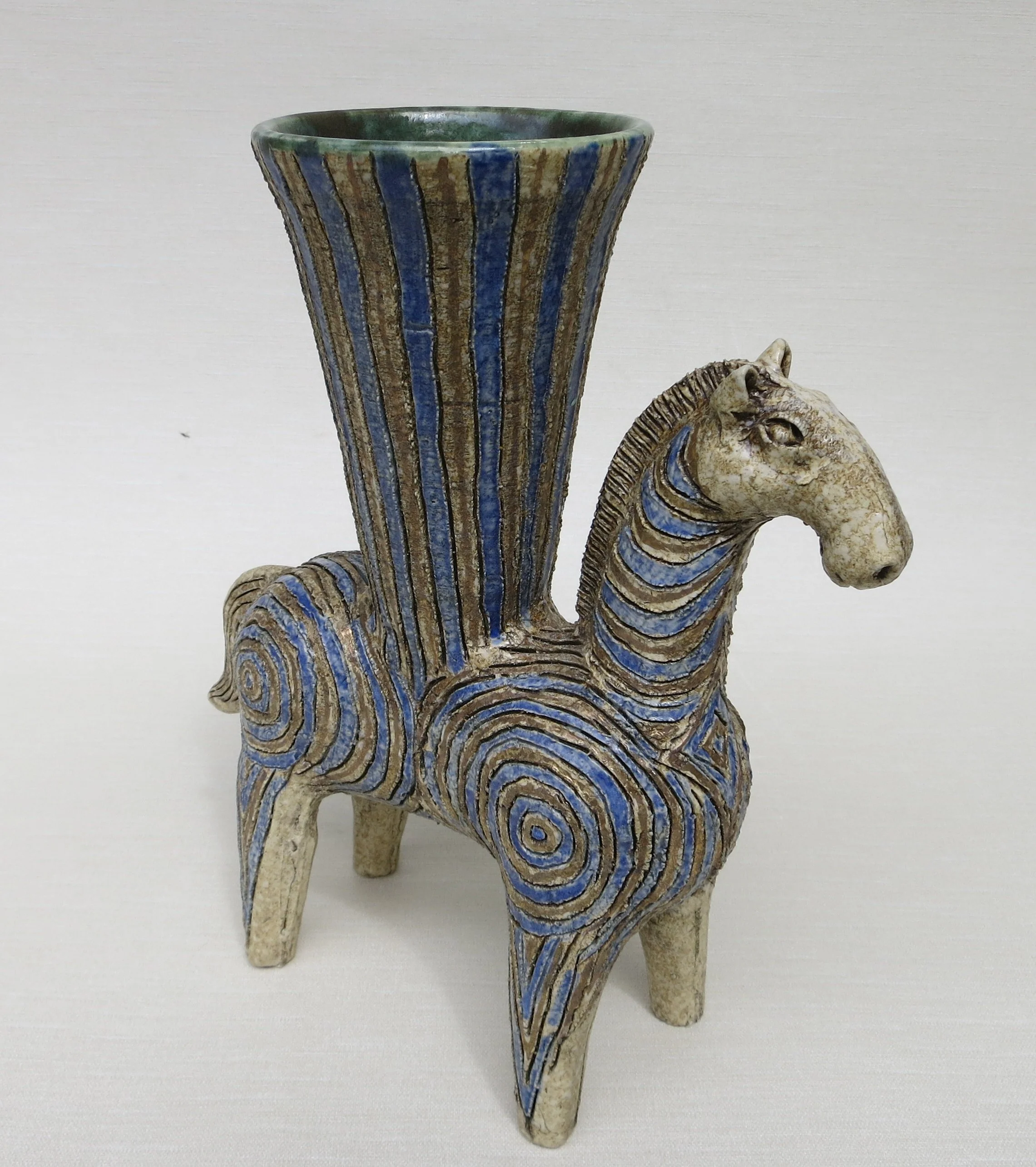 陶金彩縞紋馬器
