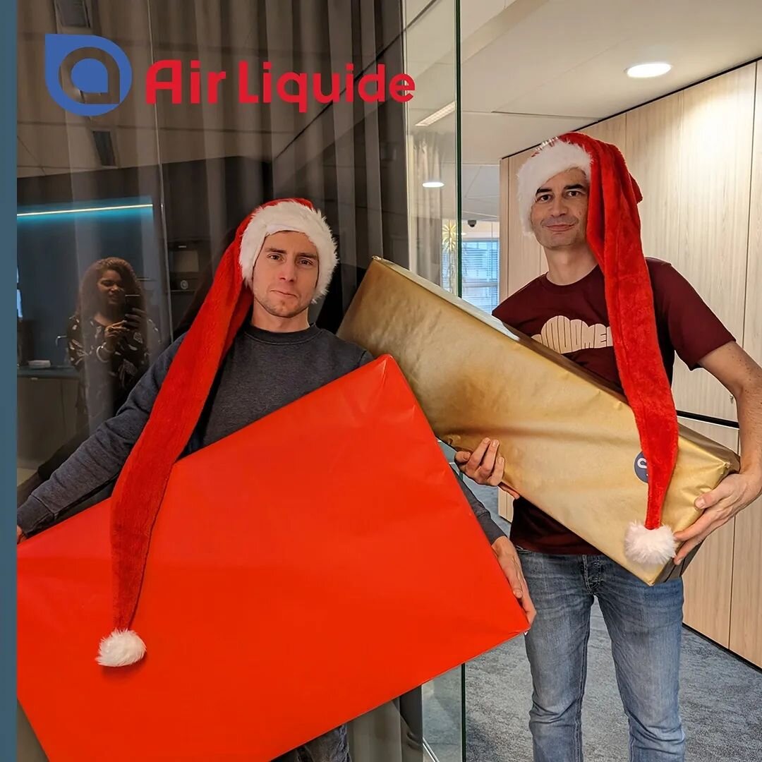 🌟🎅 Air Liquide Rotterdam krijgt dit jaar een vroeg kerstcadeau: een upgrade van hun videoconference-installaties. De feestdagen zijn een perfect moment om de verbondenheid tussen teams te versterken, ook als ze niet fysiek bij elkaar kunnen zijn.🌟