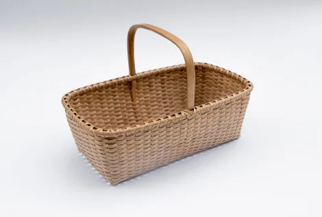 Shaker-2.-806–-Market-basket-with-bonnet-handle-470x317.jpg