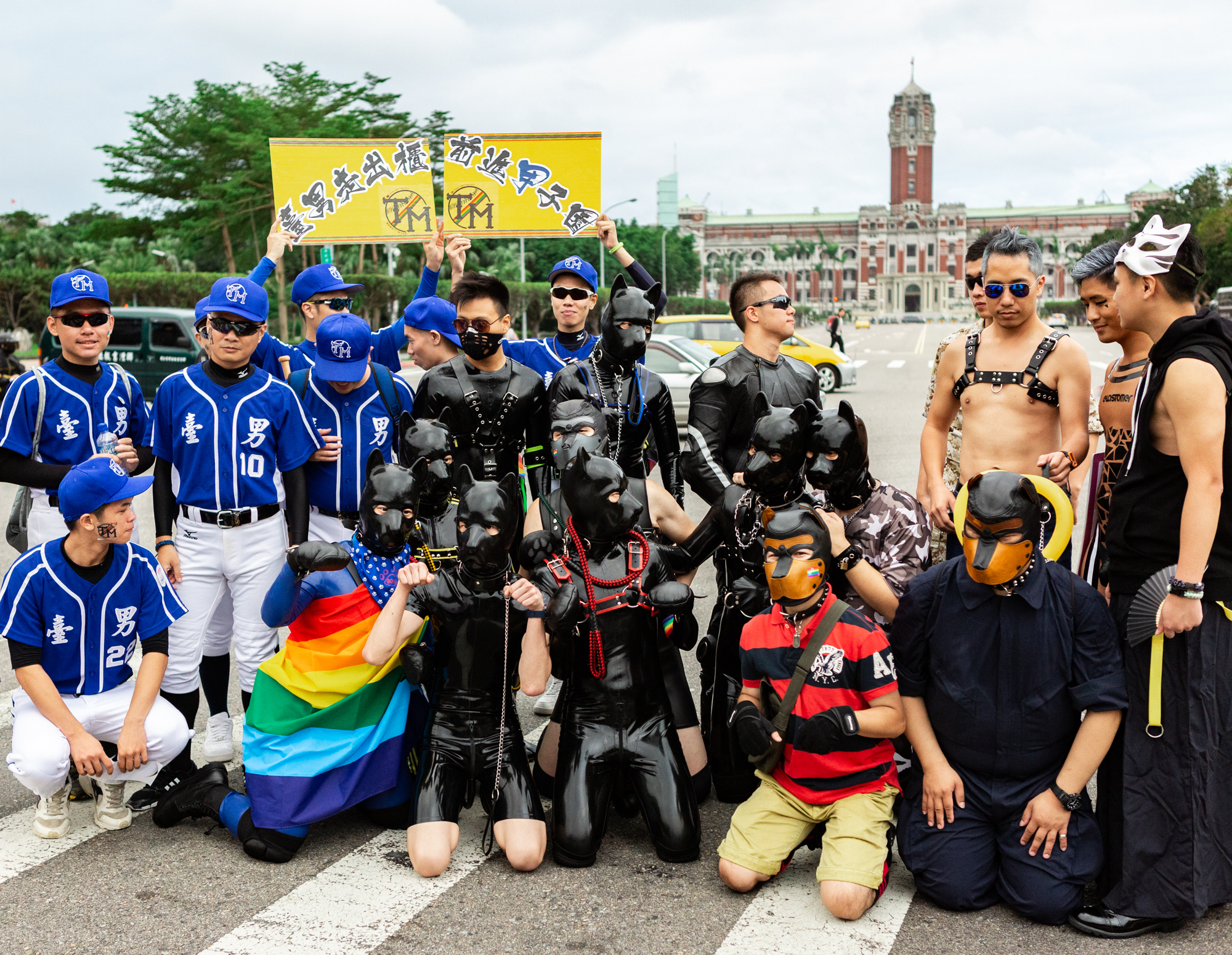 Combining forces in front of the presidential palace, Taiwan Pride, 2015