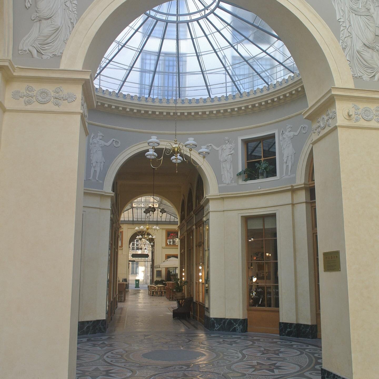 Galerie-Vivienne-Covered-Passage-Parisology3.jpg
